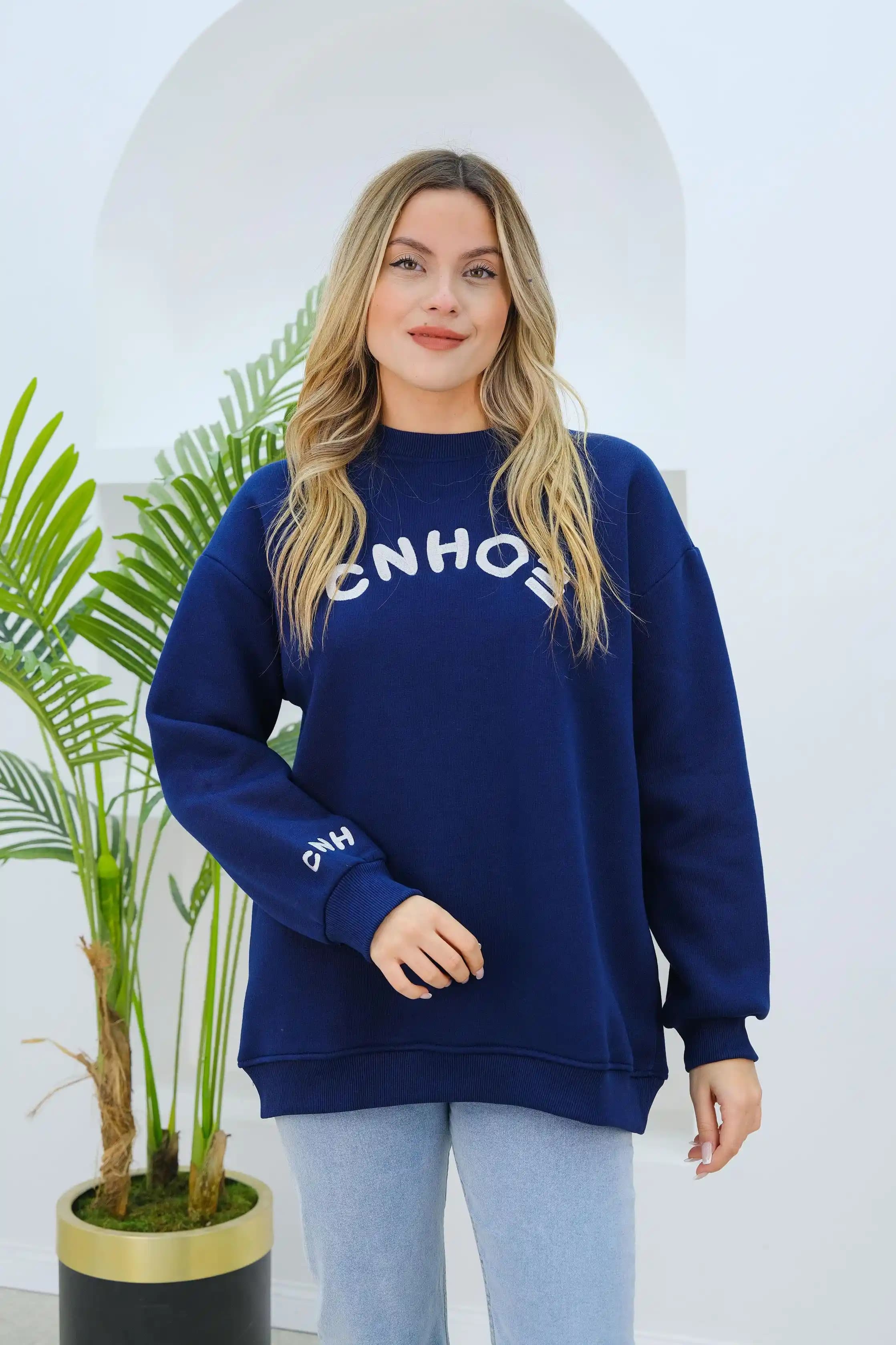 Lacivert Sweatshirt Modasında Güncel Trendler ve Kombin Önerileri