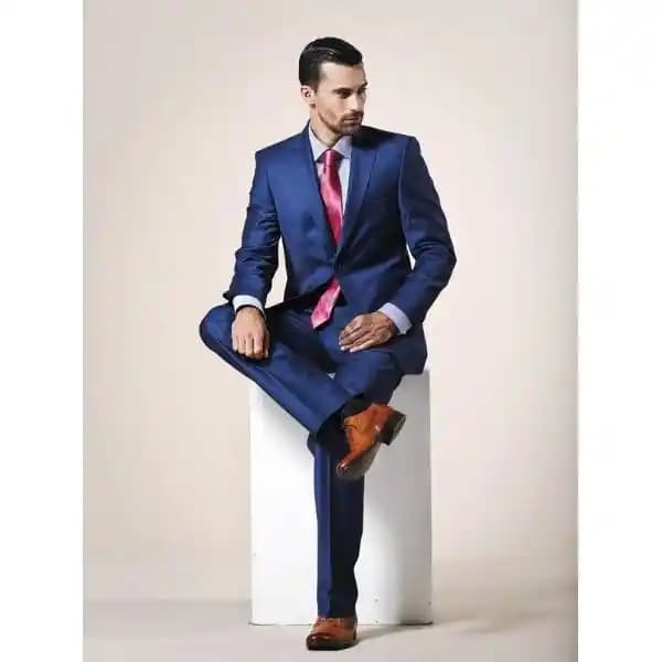 Lacivert Takım Elbise ve Ayakkabı Uyumu: Stil ve Kombinasyon İpuçları