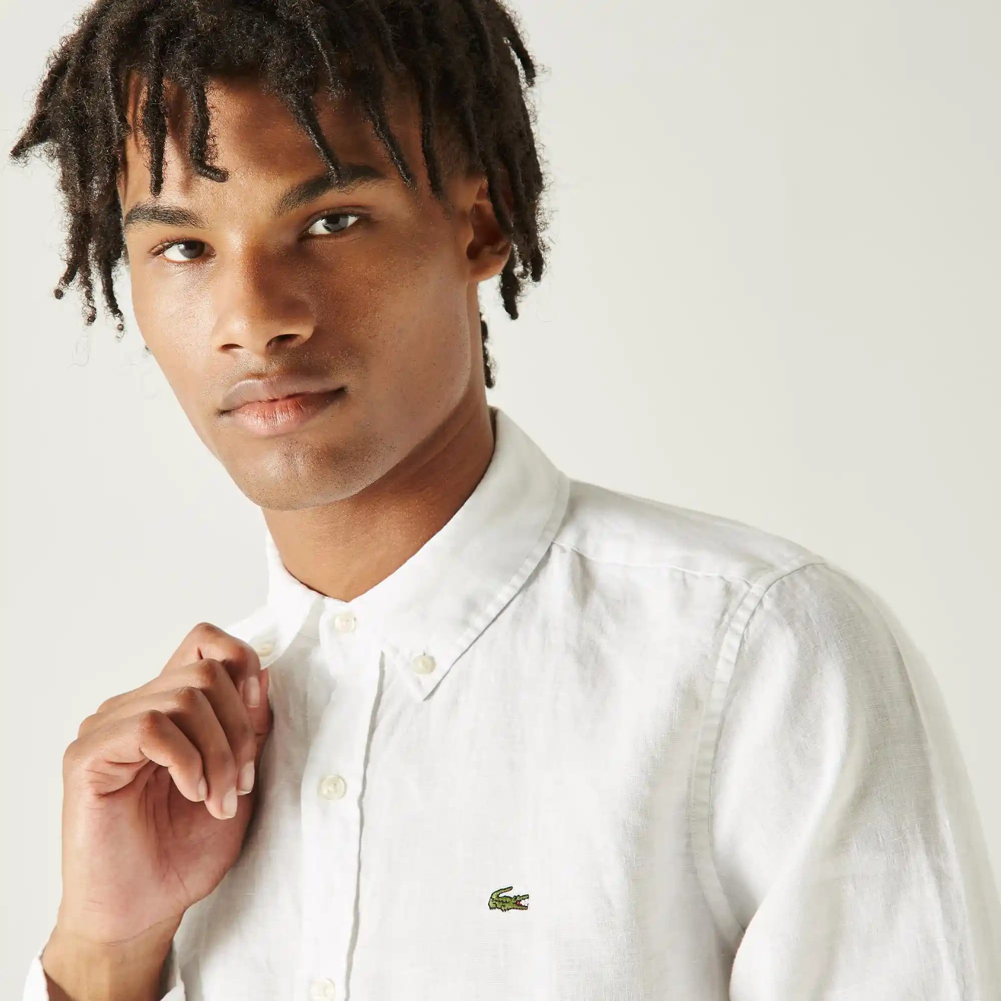 Lacoste Beyaz Keten Gömlek: Şıklık ve Konforu Bir Arada Sunan Zamansız Parça