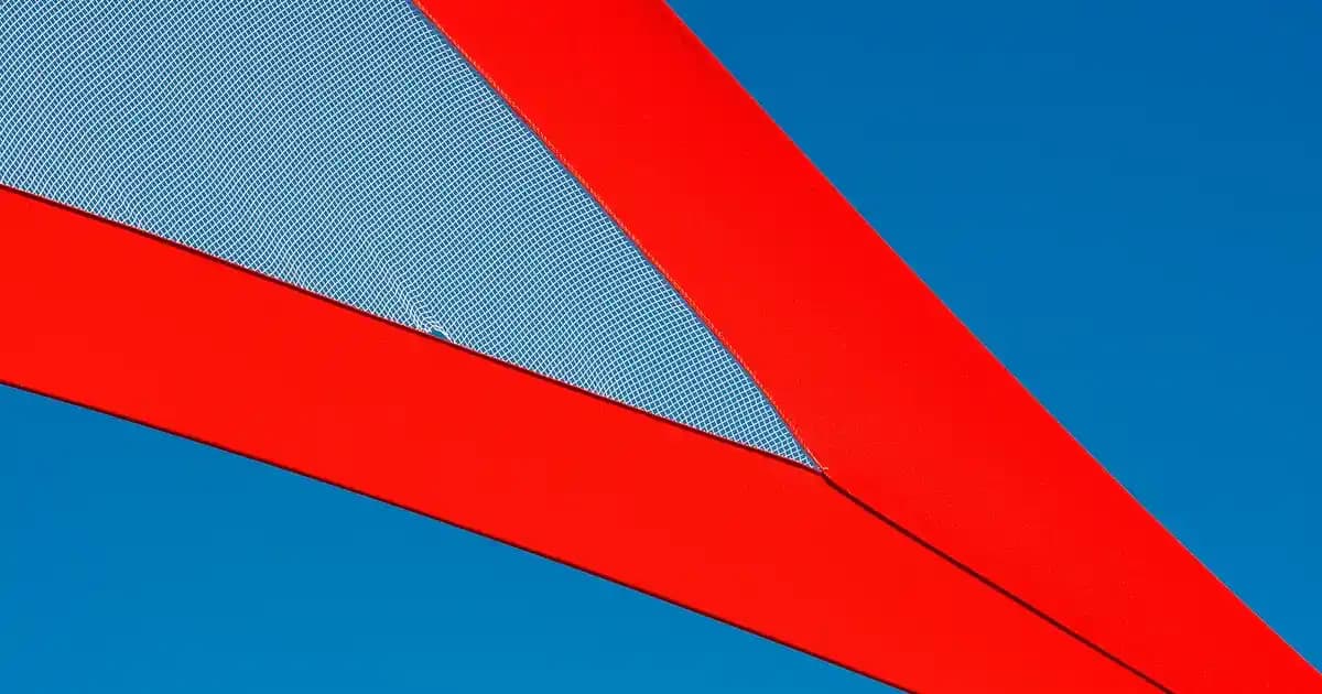 Lacoste Botlar: Şıklık ve Konforu Bir Arada Sunan Moda İkonu