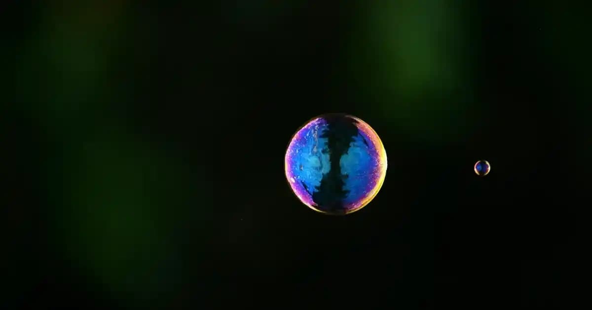 Lacoste Fermuarlı Polo Yaka Gömlekler: Modern Tasarım ve Çok Yönlü Kullanım İmkanı