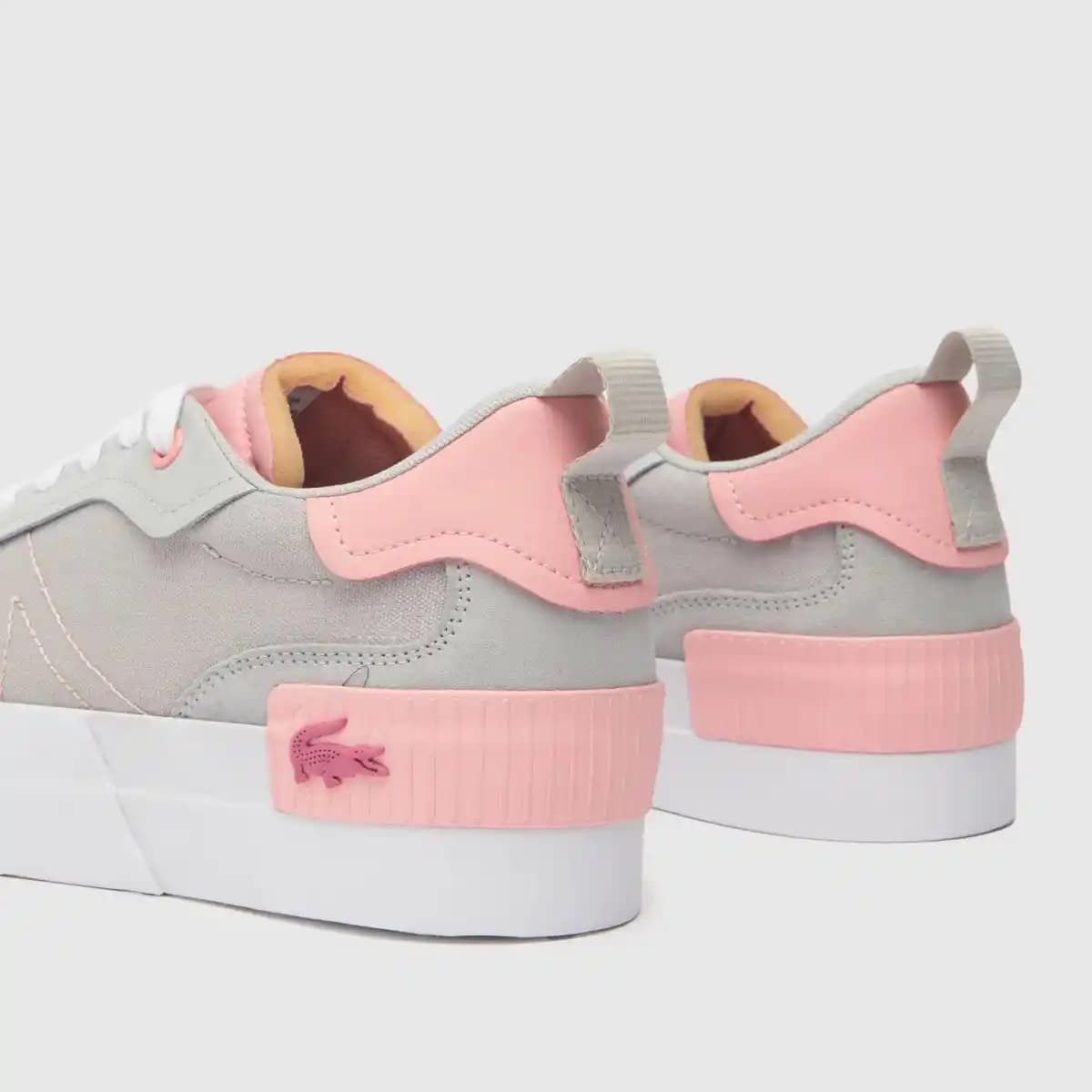 Lacoste Platform Sneakerlar: Modern Tasarım ve Konfor Sunan Moda İkonları