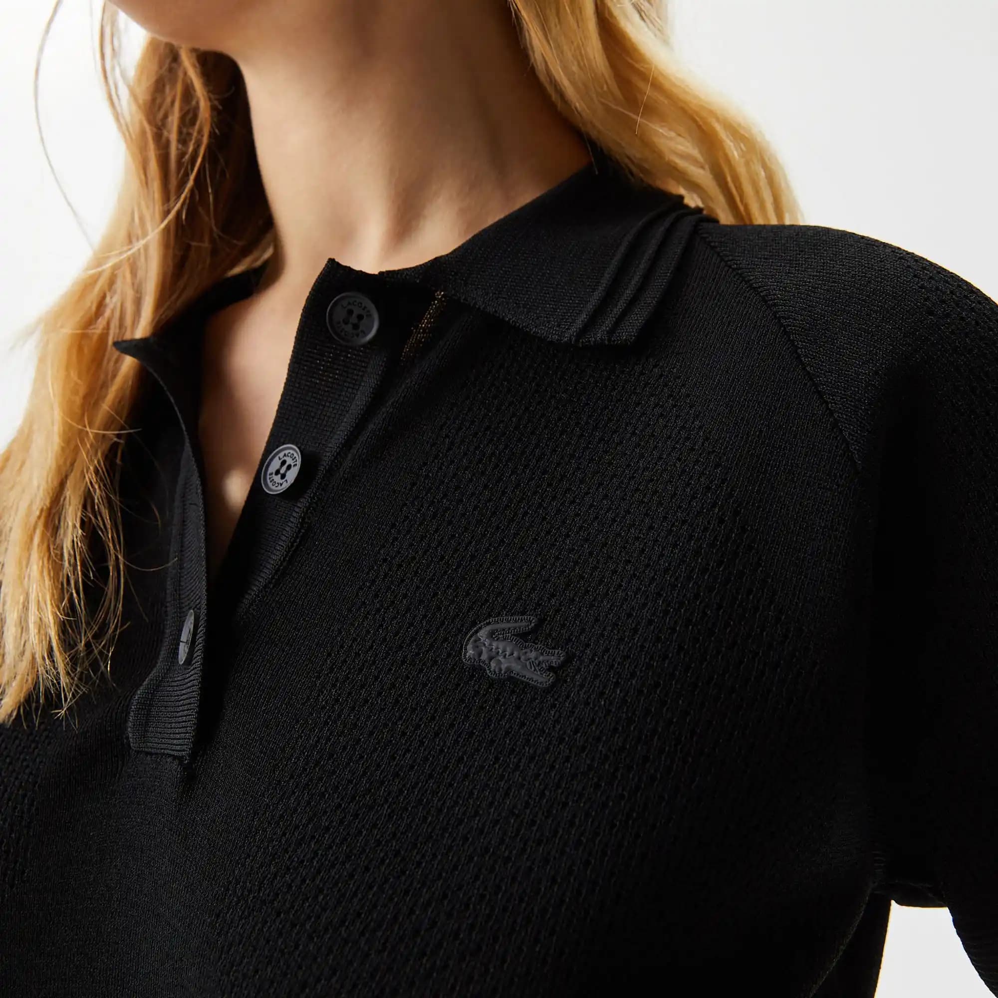 Lacoste Siyah Polo Yaka: Zamansız Şıklık ve Çok Yönlülük Sunan Moda Parçası