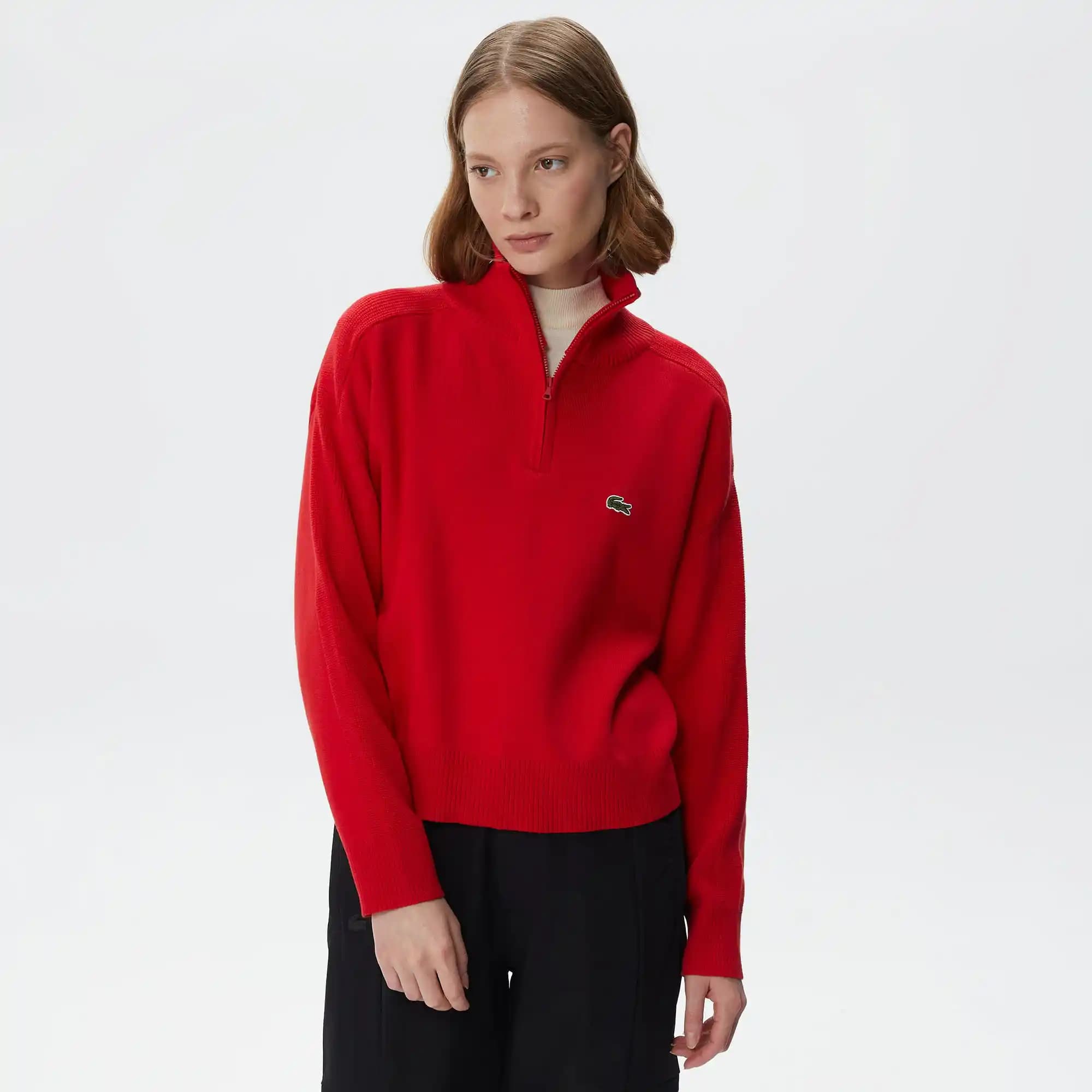 Lacoste Triko Elbise: Modern Şıklık ve Konfor Sunan Güncel Moda Seçeneği