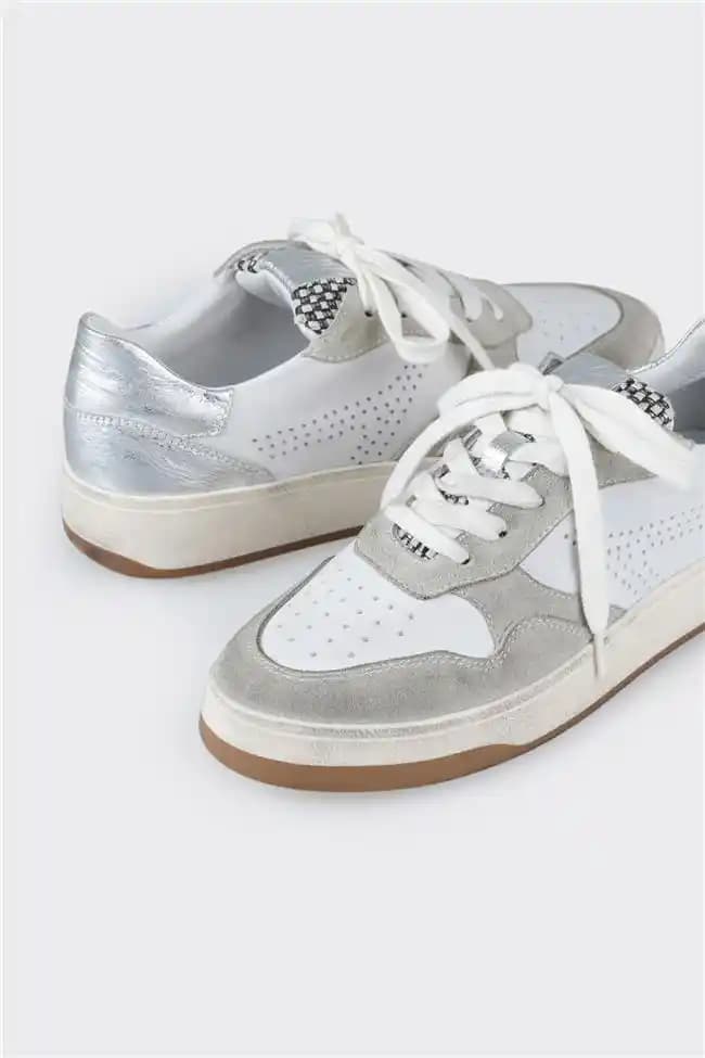 Lamé Kumaşın Spor Ayakkabılardaki Kullanımı ve Moda Trendlerindeki Yeri