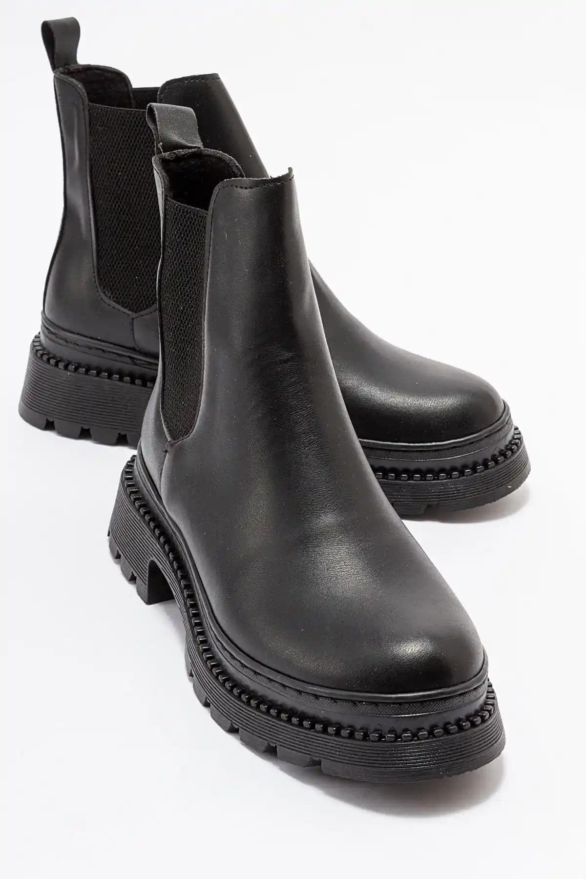 Lastikli Kadın Botları: Moda ve Konforun Buluştuğu En Güncel Trendler