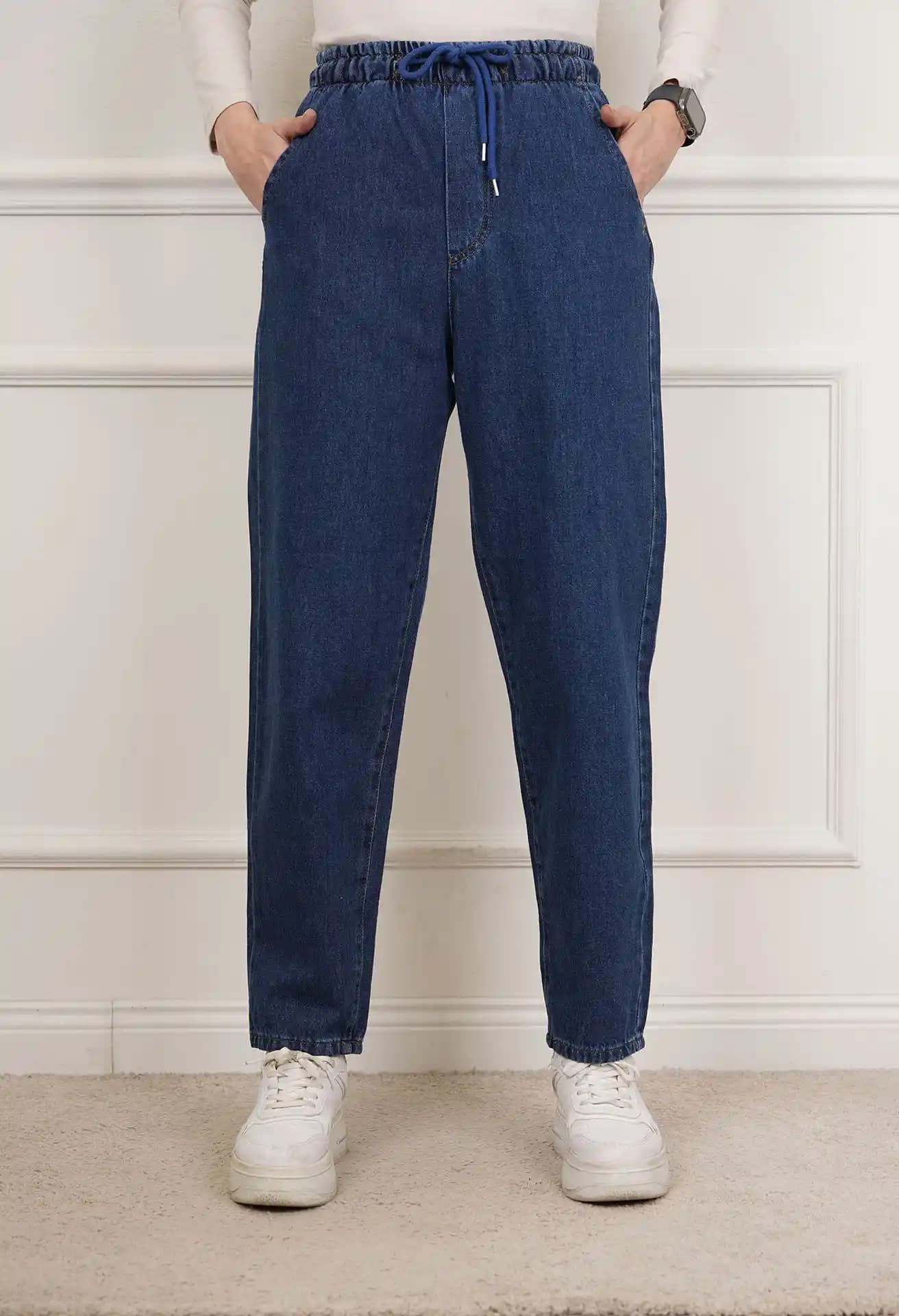 Lastikli Kot Pantolonlar: Moda ve Konforun Mükemmel Buluşması Günümüz Trendleriyle