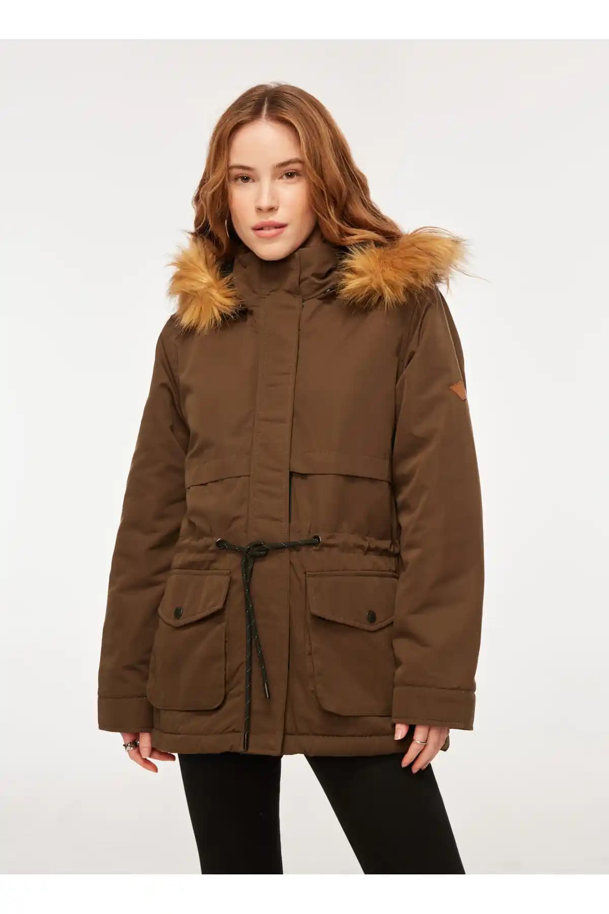 Lee Kadın Montları: Moda ve Konforu Bir Arada Sunan Güncel Seçenekler