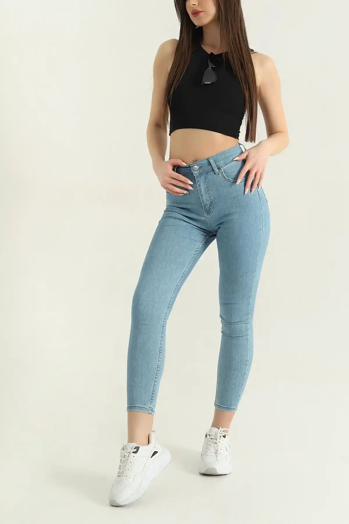 Likralı Kadın Pantolonları: Rahatlık ve Şıklığın Güncel Moda Parçası