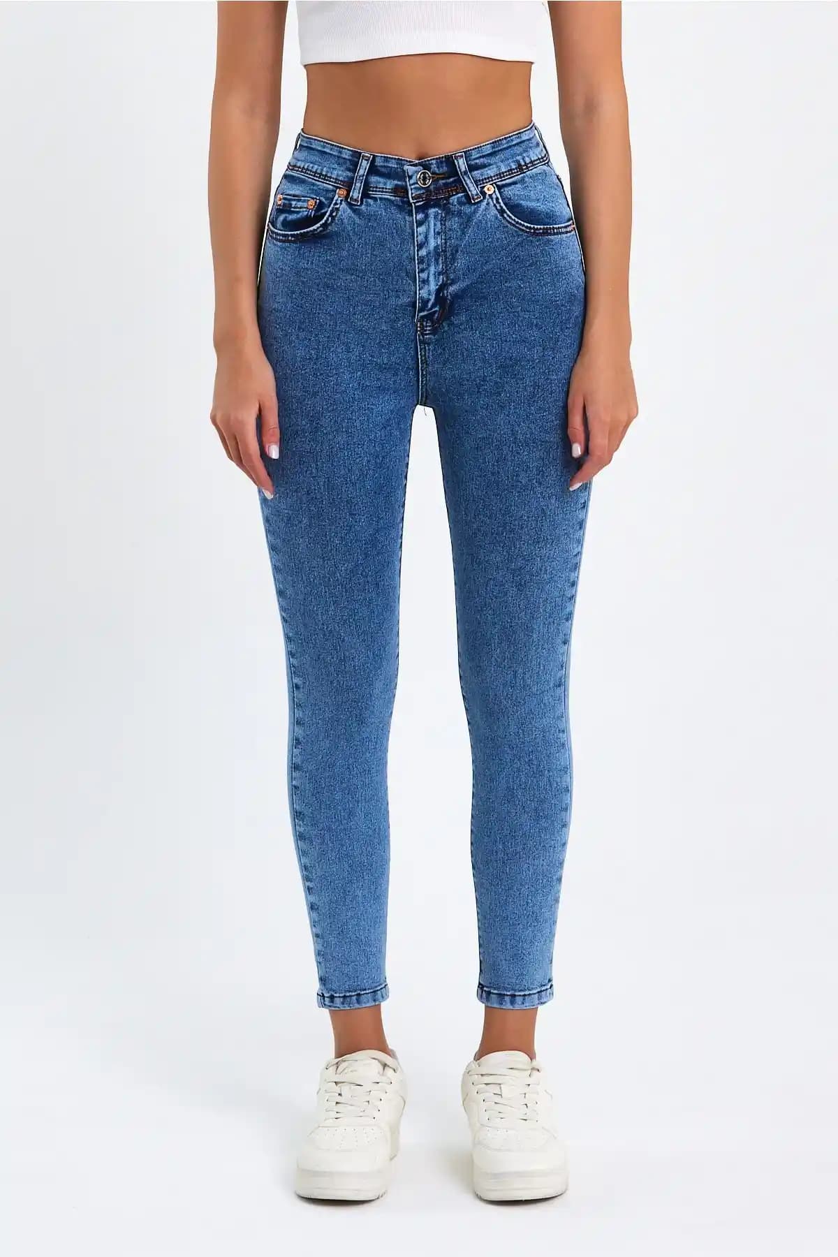 Likralı Kotlar: Moda ve Konforun Buluştuğu Esnek Pantolon Trendleri