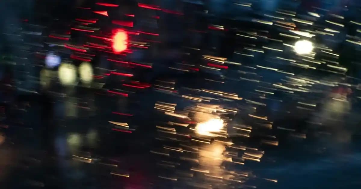 Likralı Takım Elbise Nedir Modern Şıklık ve Konforun Buluştuğu Giyim Seçeneği