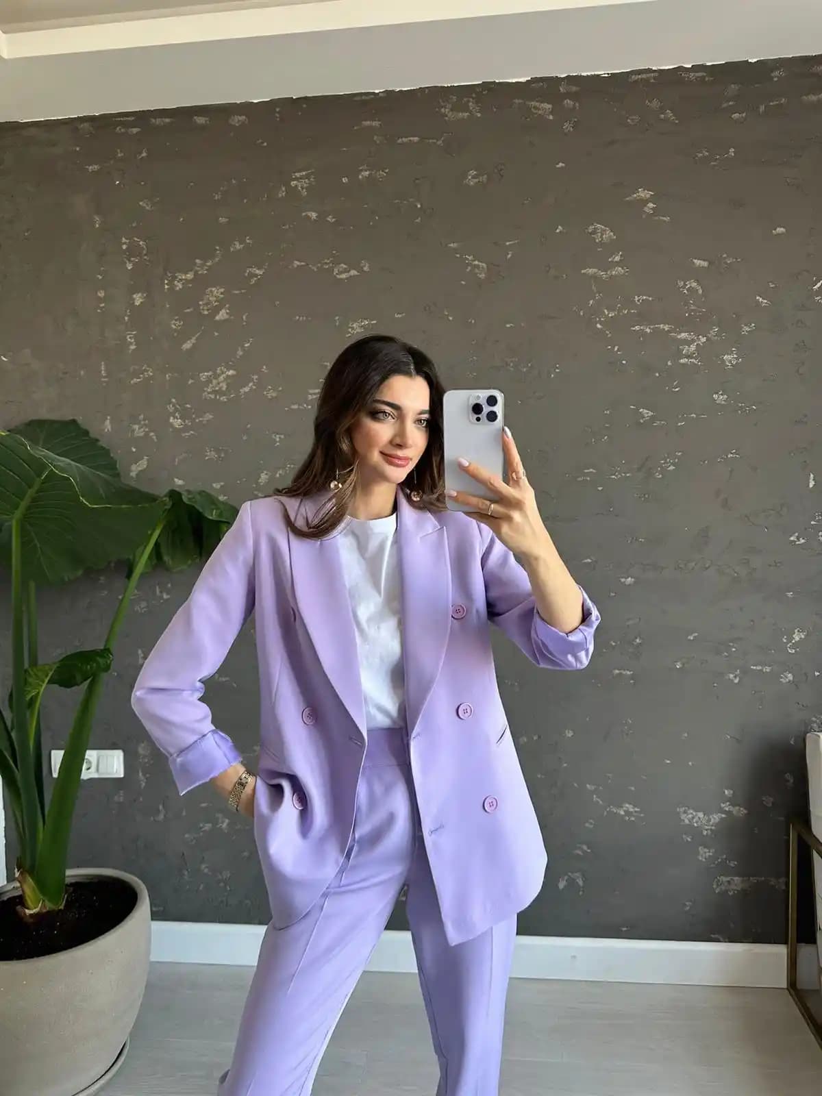 Lila Ceket Kombinleri: Şıklık ve Zarafetin Modern Yüzü Modada Trendleri Yansıtmak İçin İpuçları