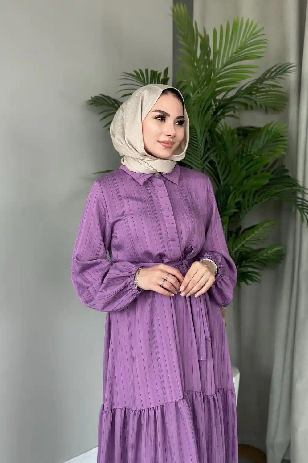 Lila Renginin Moda Dünyasındaki Yeri ve Güncel Trendlerle Stil Önerileri