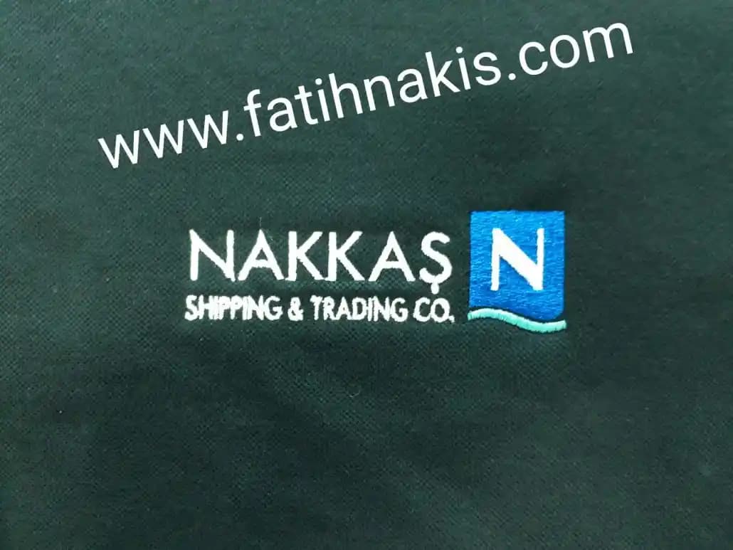 Logolu Personel Kıyafetlerinin İşlevselliği ve Moda Trendleri Analizi