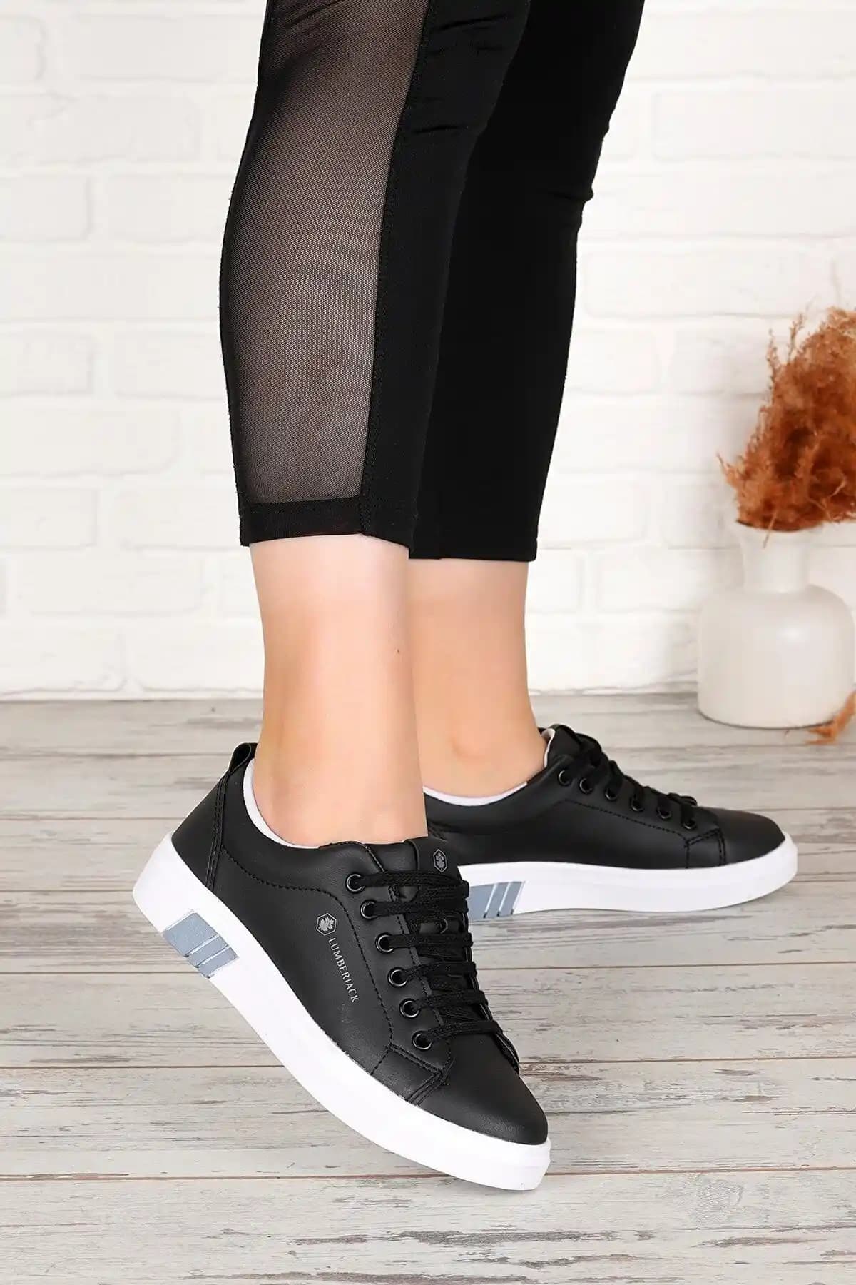 Lumberjack Düz Taban Ayakkabılar: Doğal Şıklık ve Dayanıklılığın Modern Yansıması