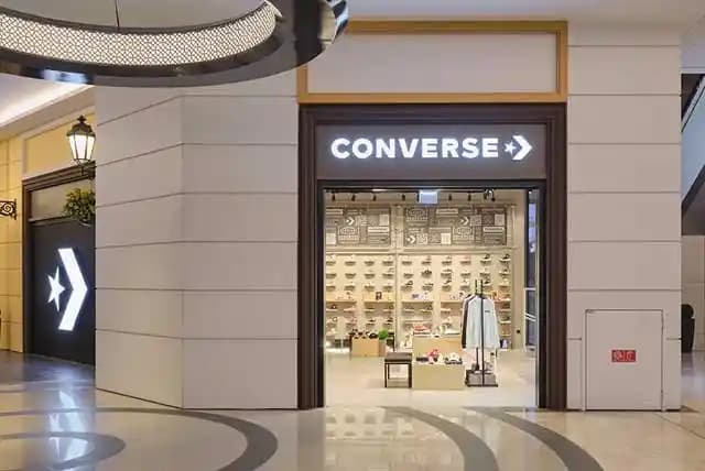Mall of Istanbul'daki Converse Mağazası: Moda ve Gençlik Kültürünün Buluşma Noktası