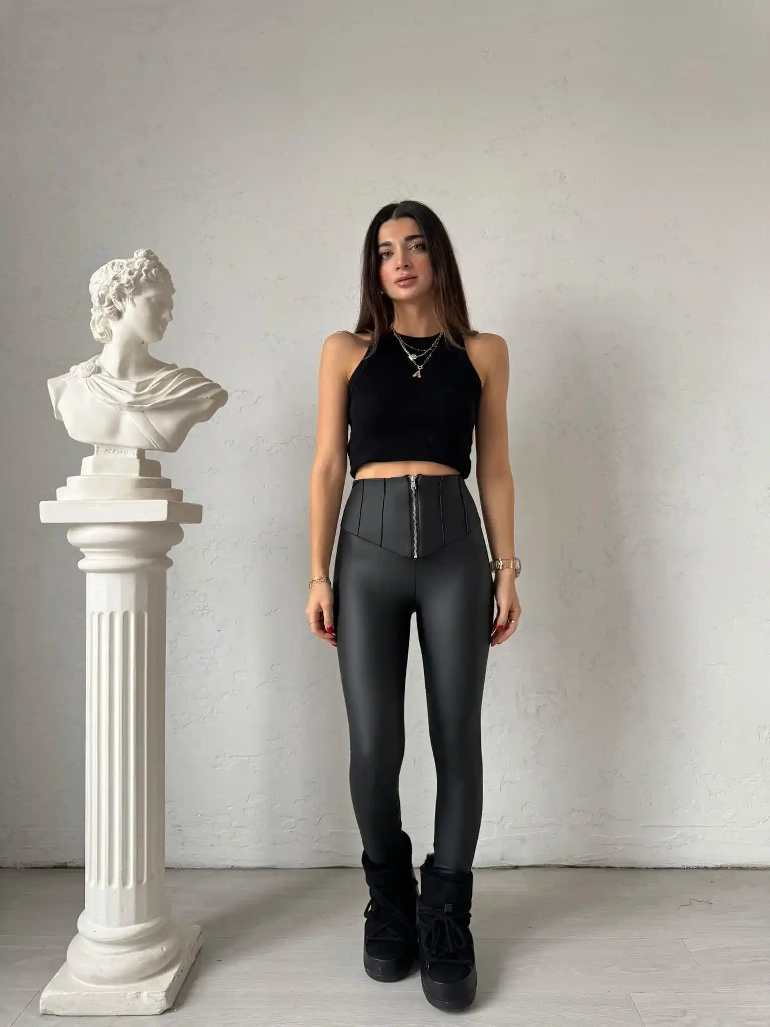 Mat Deri Nedir Moda Trendleri ve Bakım İpuçlarıyla Şıklık ve Fonksiyonellik