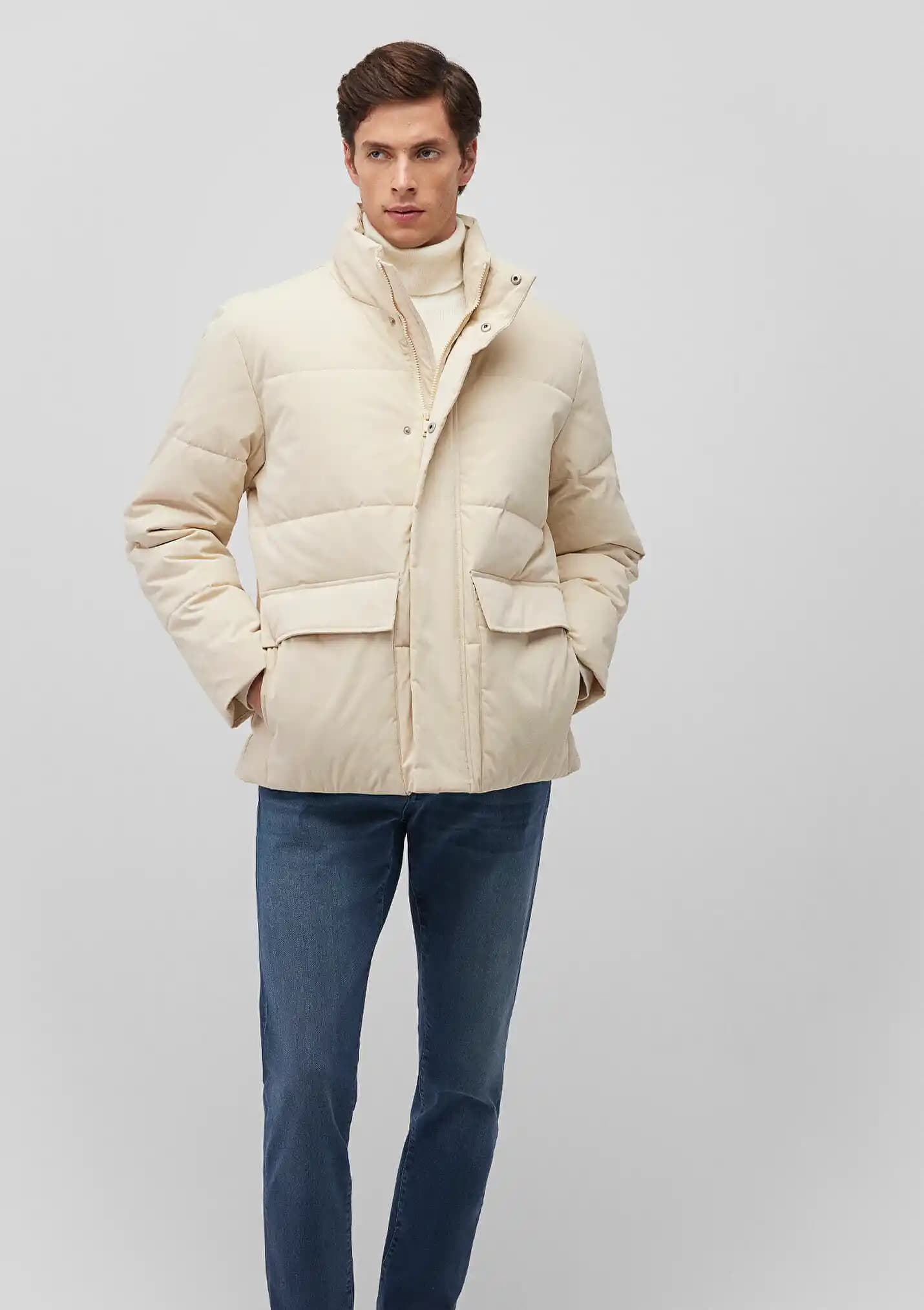 Mavi Bej Mont: Moda Dünyasında Zamansız ve Çok Yönlü Bir Parça