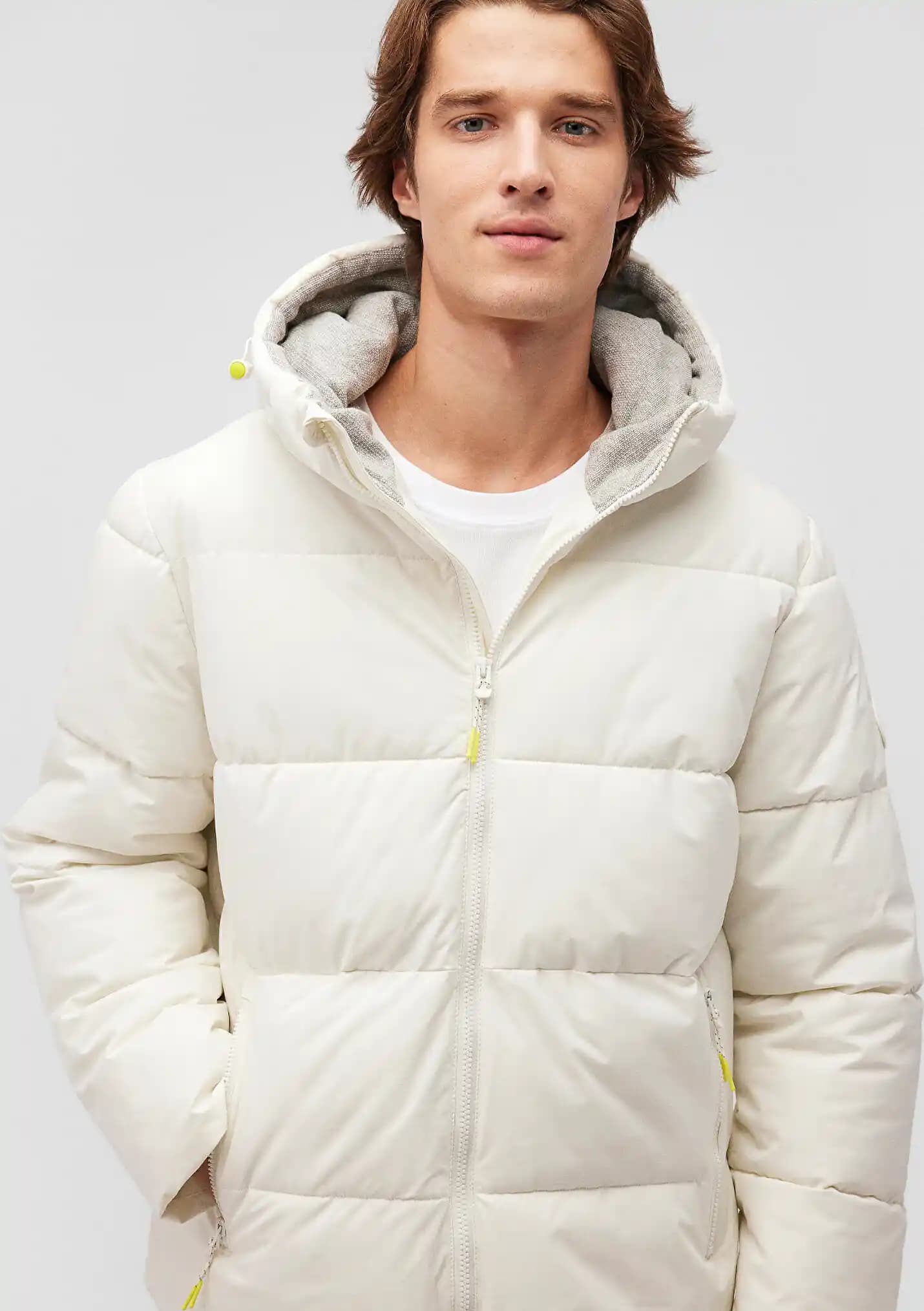 Mavi Beyaz Mont Modasında Güncel Trendler ve Stil Önerileri