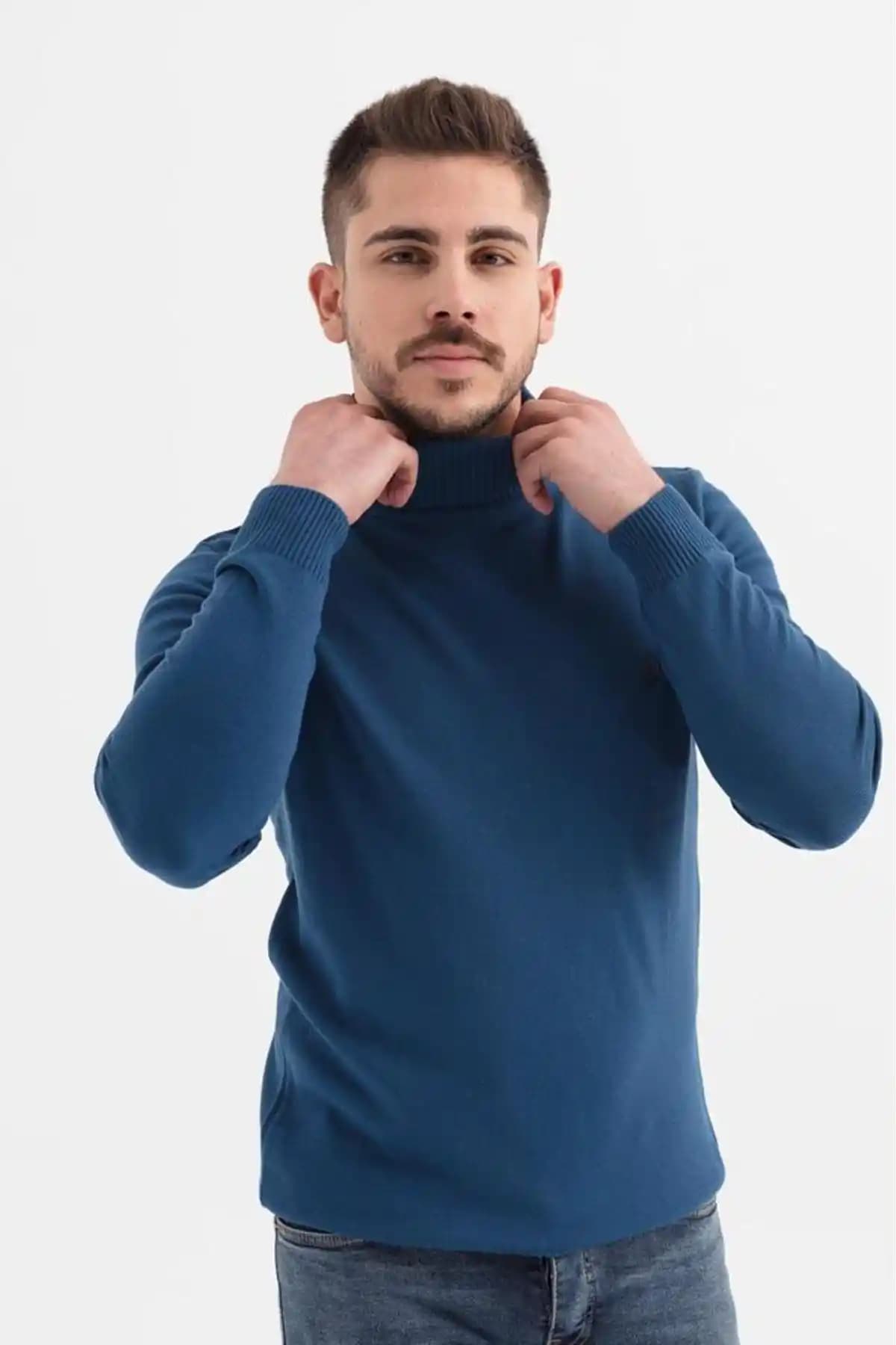 Mavi Erkek Kazakları: Modern ve Klasik Tarzların Buluştuğu Moda Parçası