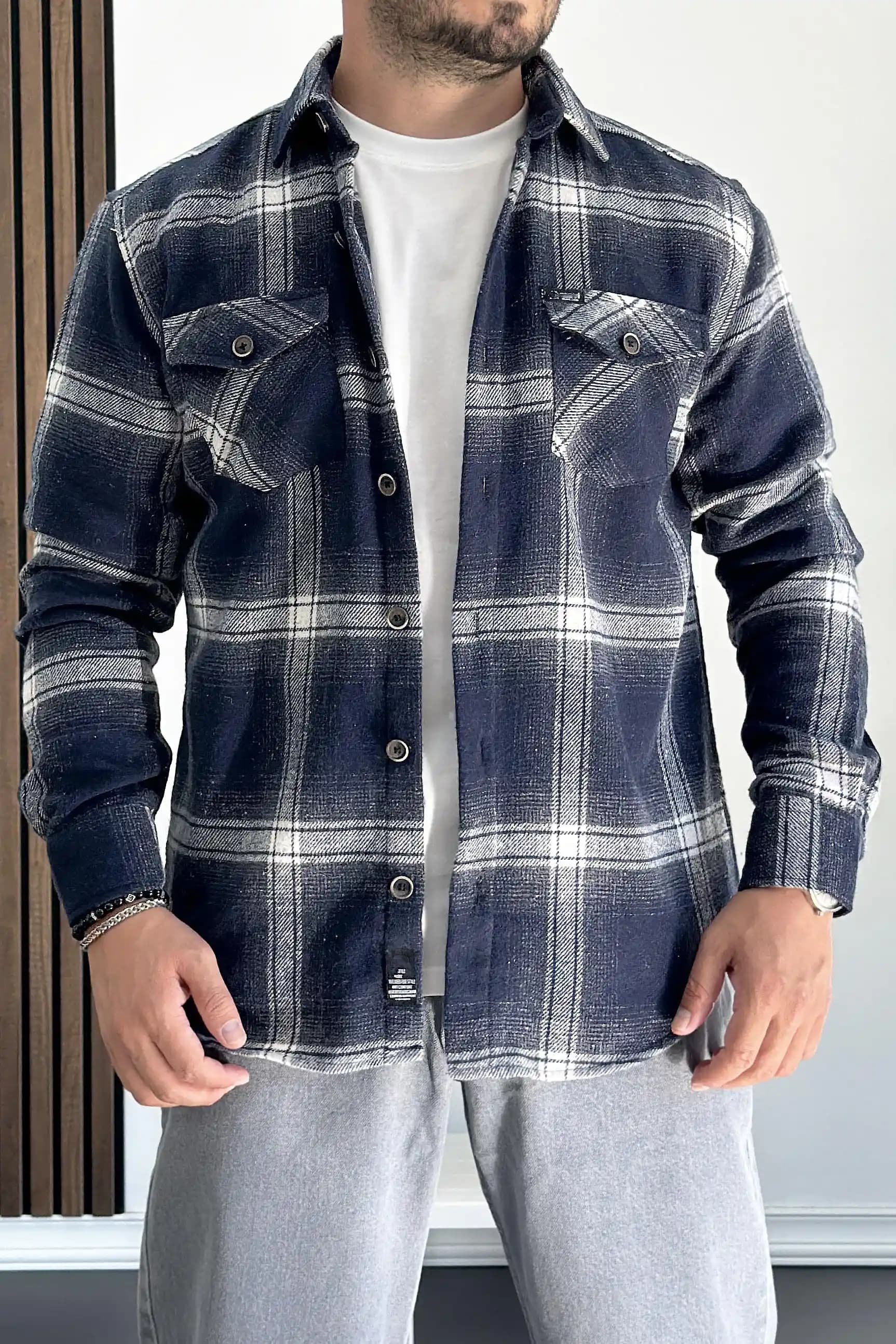 Mavi Erkek Oduncu Gömleği: Güncel Moda Trendleri ve Kombinasyon Önerileri