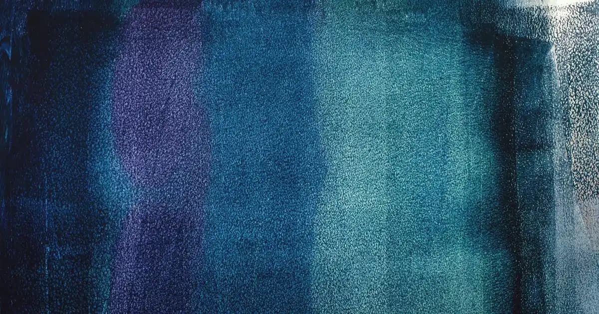 Mavi Kapüşonlu Bej Şişme Montlar: Kışa Şıklık ve Konfor Sunan Trendler