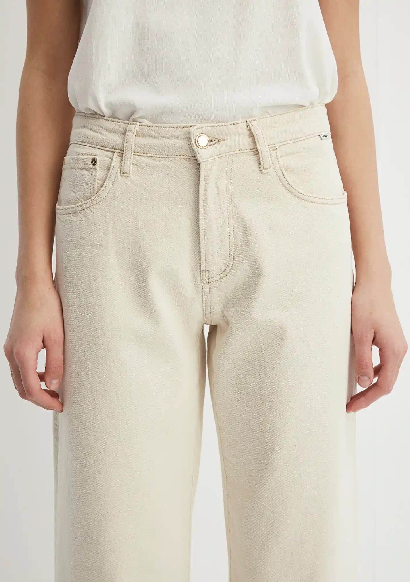 Mavi Krem Pantolon ile Şık ve Çok Yönlü Stil İpuçları ve Kombin Önerileri