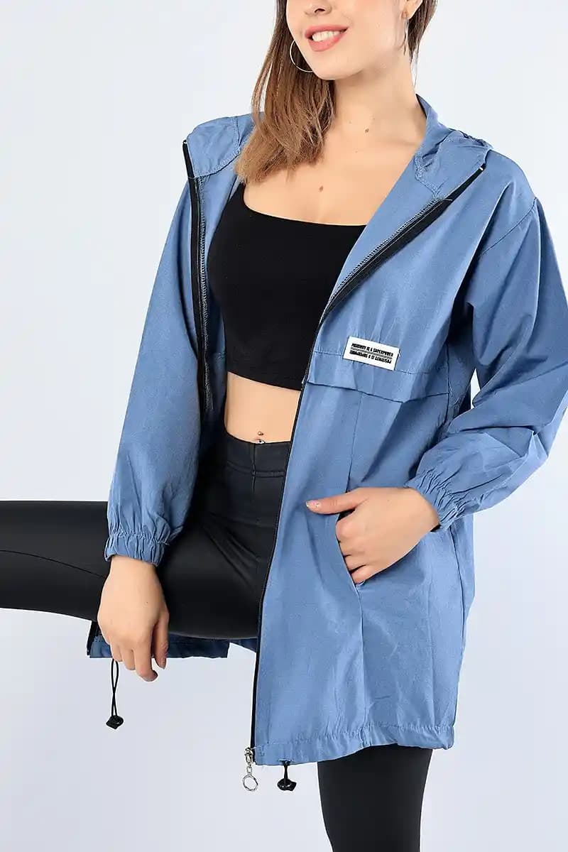 Mavi Mevsimlik Montlar: Moda ve Fonksiyonellik Bir Arada Güncel Trendler