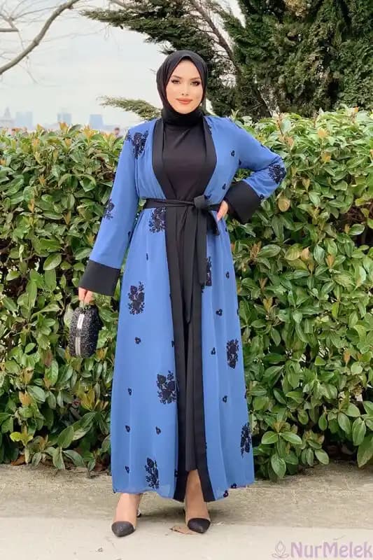 Mavi Siyah Kombinasyonunun Moda Dünyasındaki Gücü ve Stil İpuçları