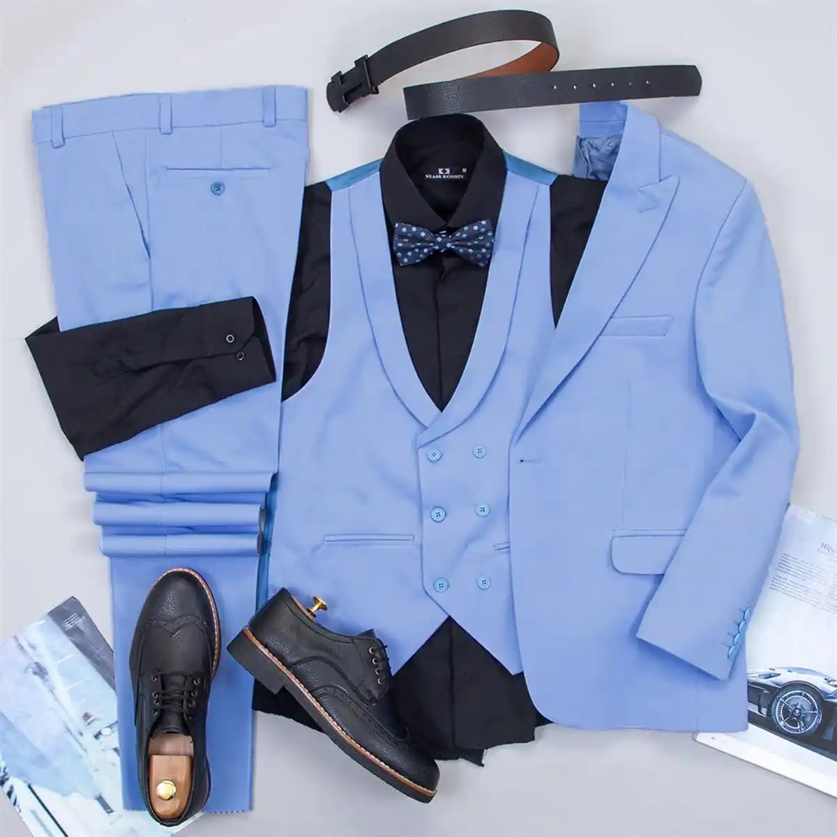 Mavi Takım Elbise Kombini: Trendler, Stil İpuçları ve Kombinasyon Önerileri