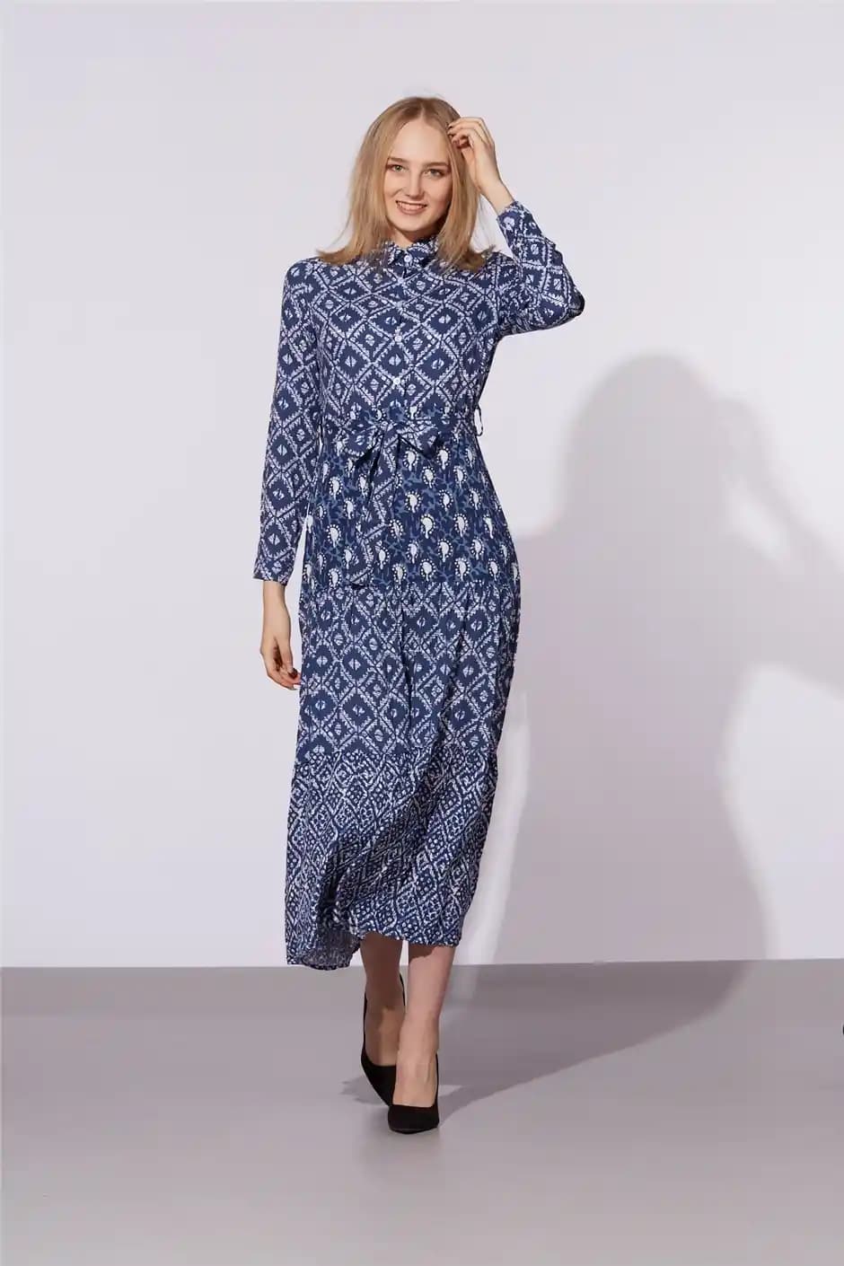 Mavi Uzun Kollu Elbise Modası: Tarzınıza Şıklık ve Zarafet Katacak Seçenekler