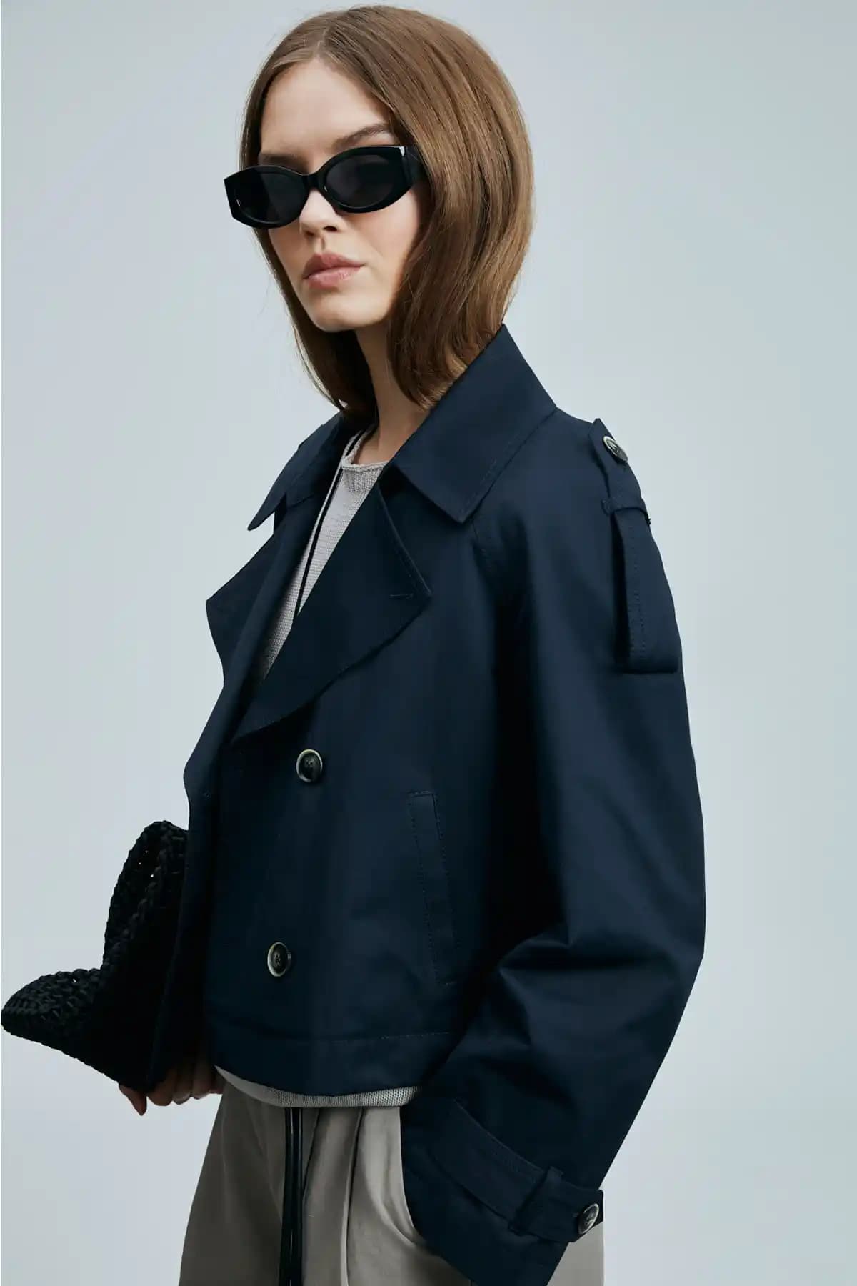 Mevsimlik Dış Giyim Trendleri ve Stil Önerileri Kadınlar İçin Güncel Modeller ve Malzemeler