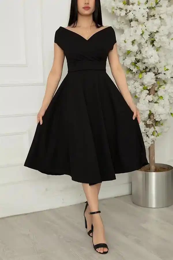 Mezuniyet Gününüz İçin Siyah Elbise Seçenekleri ve Stil Tavsiyeleri