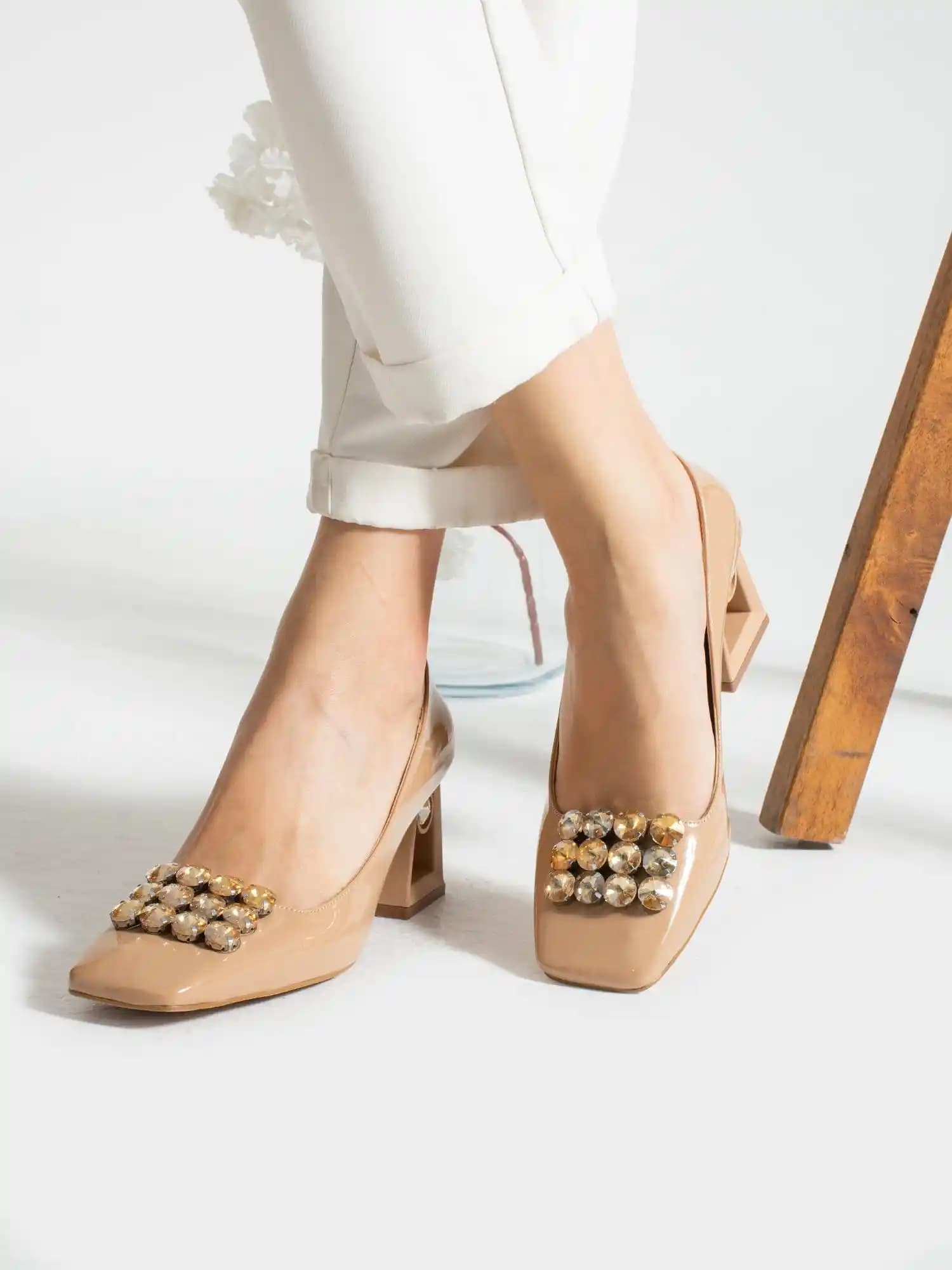 Mia Ayakkabılarının Moda Dünyasındaki Yükselişi ve Güncel Trendler Analizi