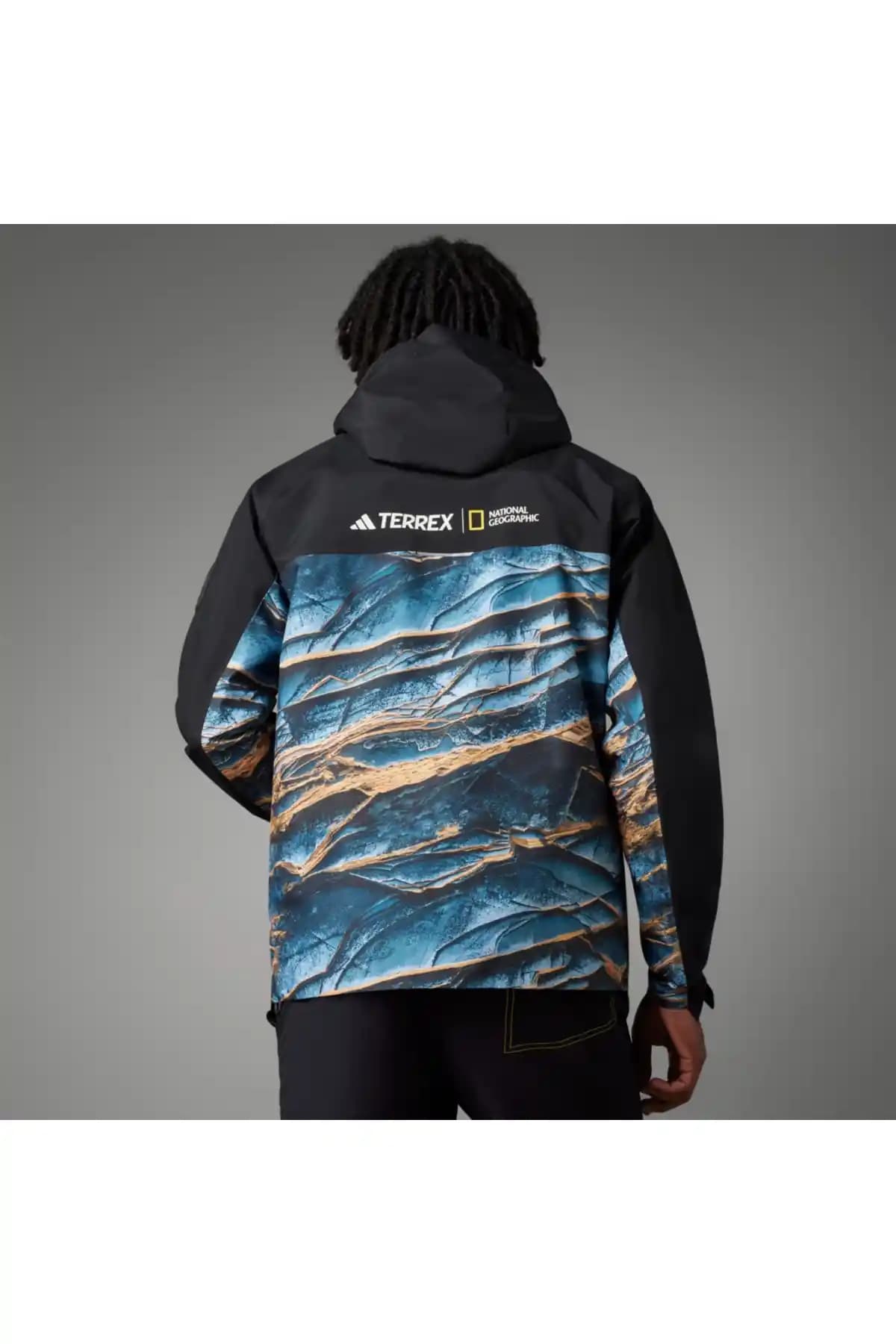 Moda Dünyasında Ceketler: Güncel Trendler, Stil İpuçları ve Fonksiyonellik Analizi