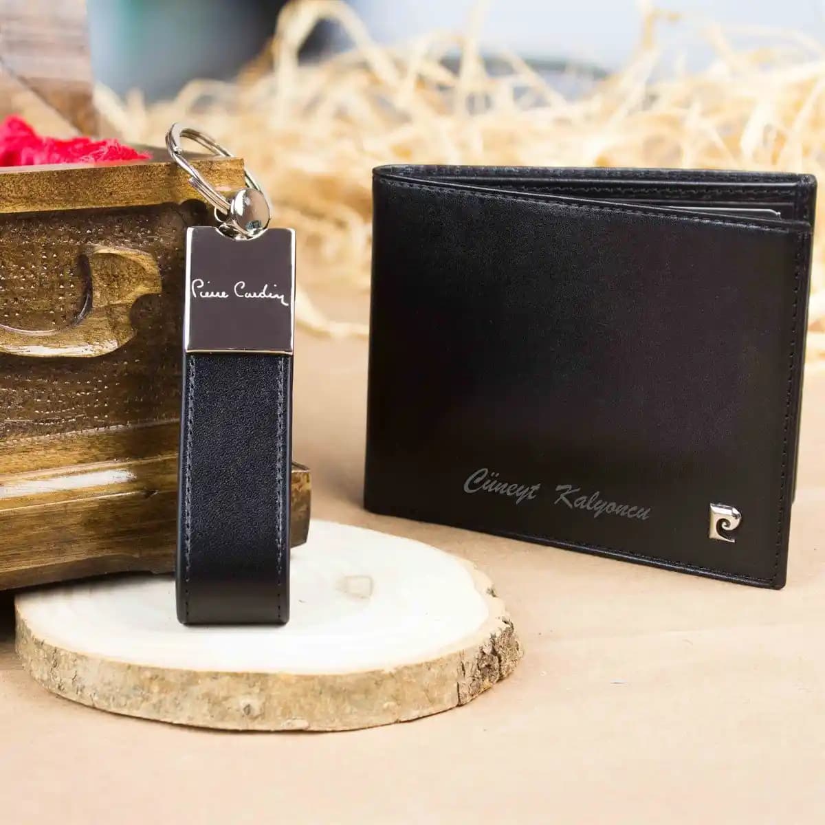 Moda Dünyasında Cüzdan ve Anahtarlık Setlerinin Stil ve Fonksiyonellik Önemi