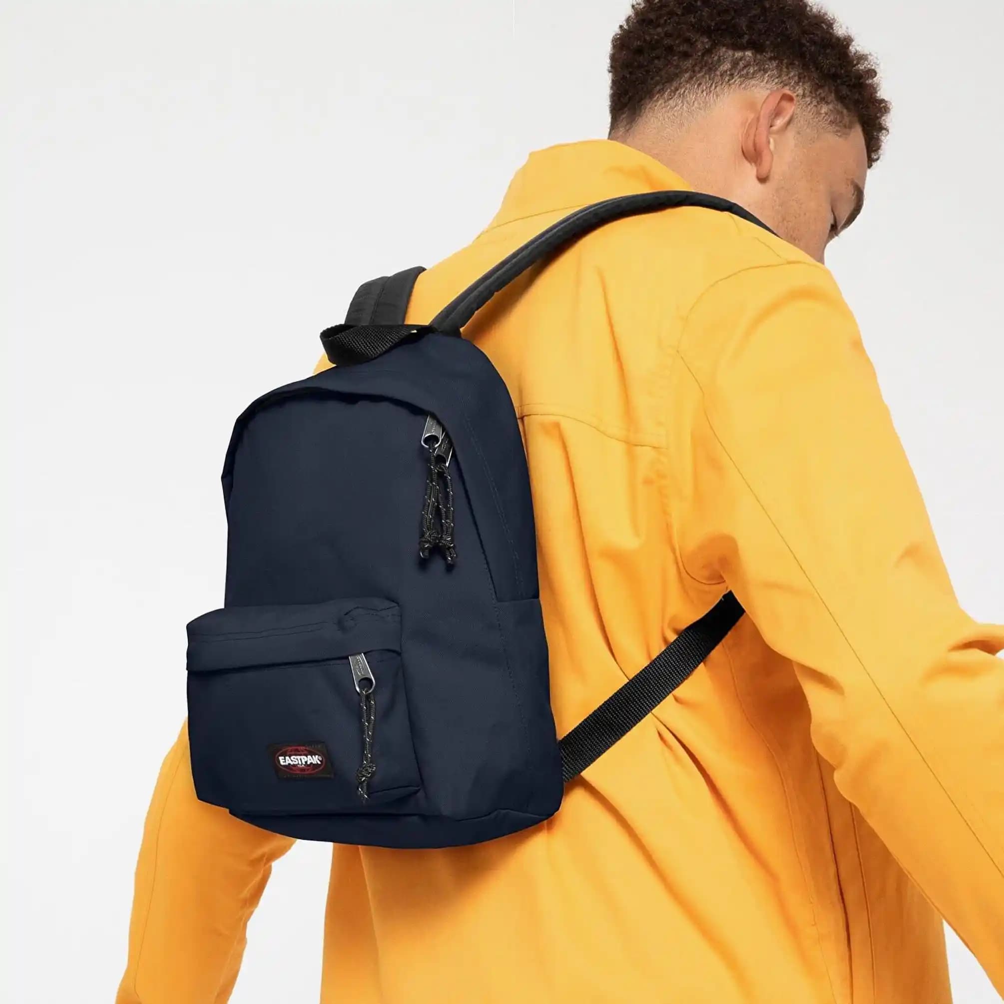 Moda Dünyasında Eastpak Orbit Sırt Çantasıyla Şıklık ve Fonksiyonelliği Birleştirme Rehberi