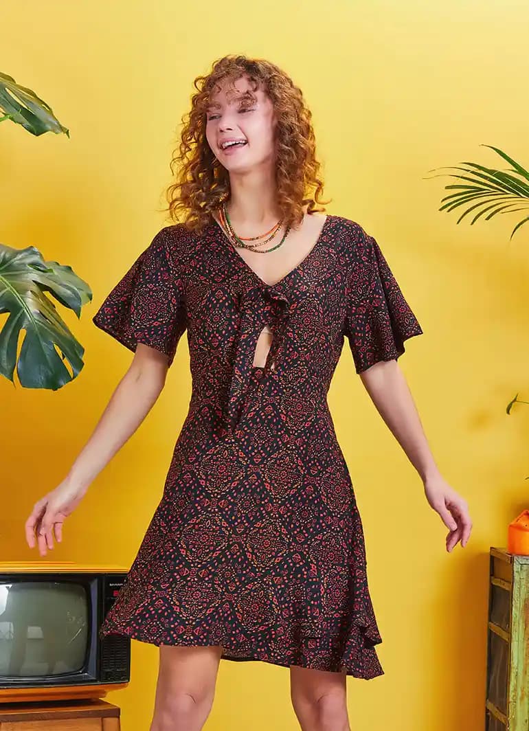 Moda Dünyasında Elbise Renklerinin Gücü ve Trendleri Analizi