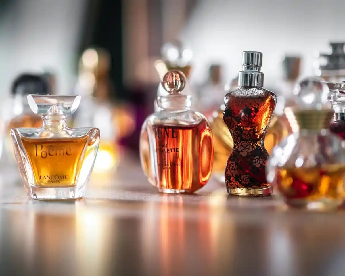 Moda Dünyasında En Çok Satılan Açık Parfüm Markaları ve Trendleri