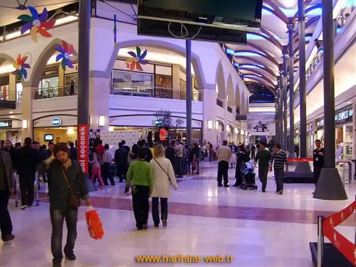 Moda Dünyasında Forum Outletlerin Yeri ve Önemi: Satış Stratejileri ve Gelecek Trendler