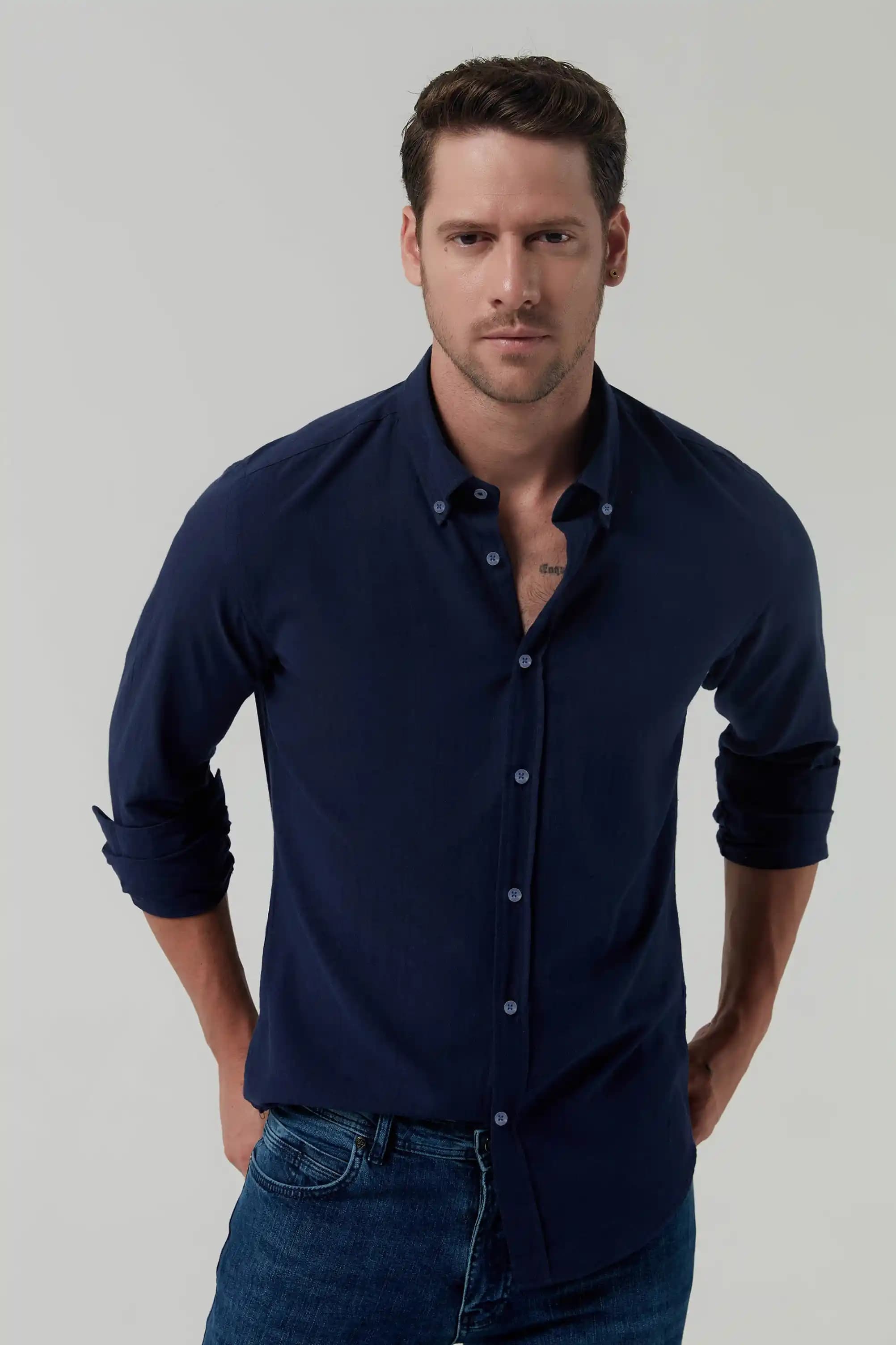 Moda Dünyasında Gömleklerin Yeri ve Stil İpuçları 2023