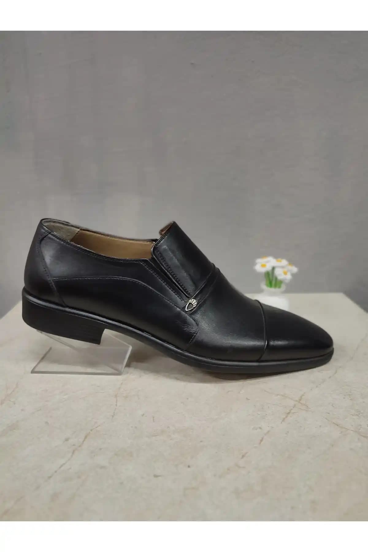 Moda Dünyasında Güçlü Ayakkabıların Yeri ve Önemi Analizi