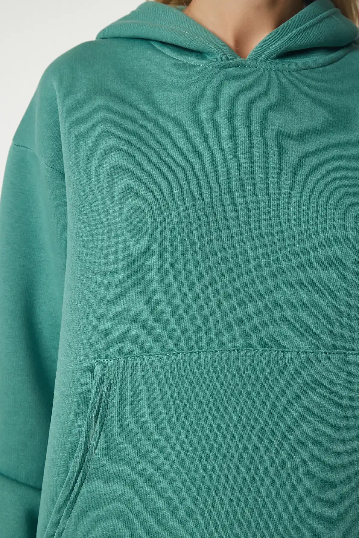 Moda Dünyasında Koyu Yeşilin Yükselişi ve Kombinasyon İpuçları