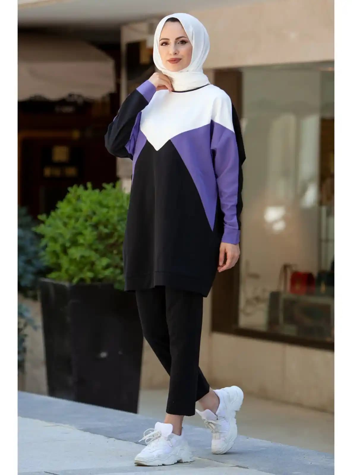 Moda Dünyasında Lila ve Siyahın Şık ve Modern Kombinasyonları Anlamları ve Stil İpuçları