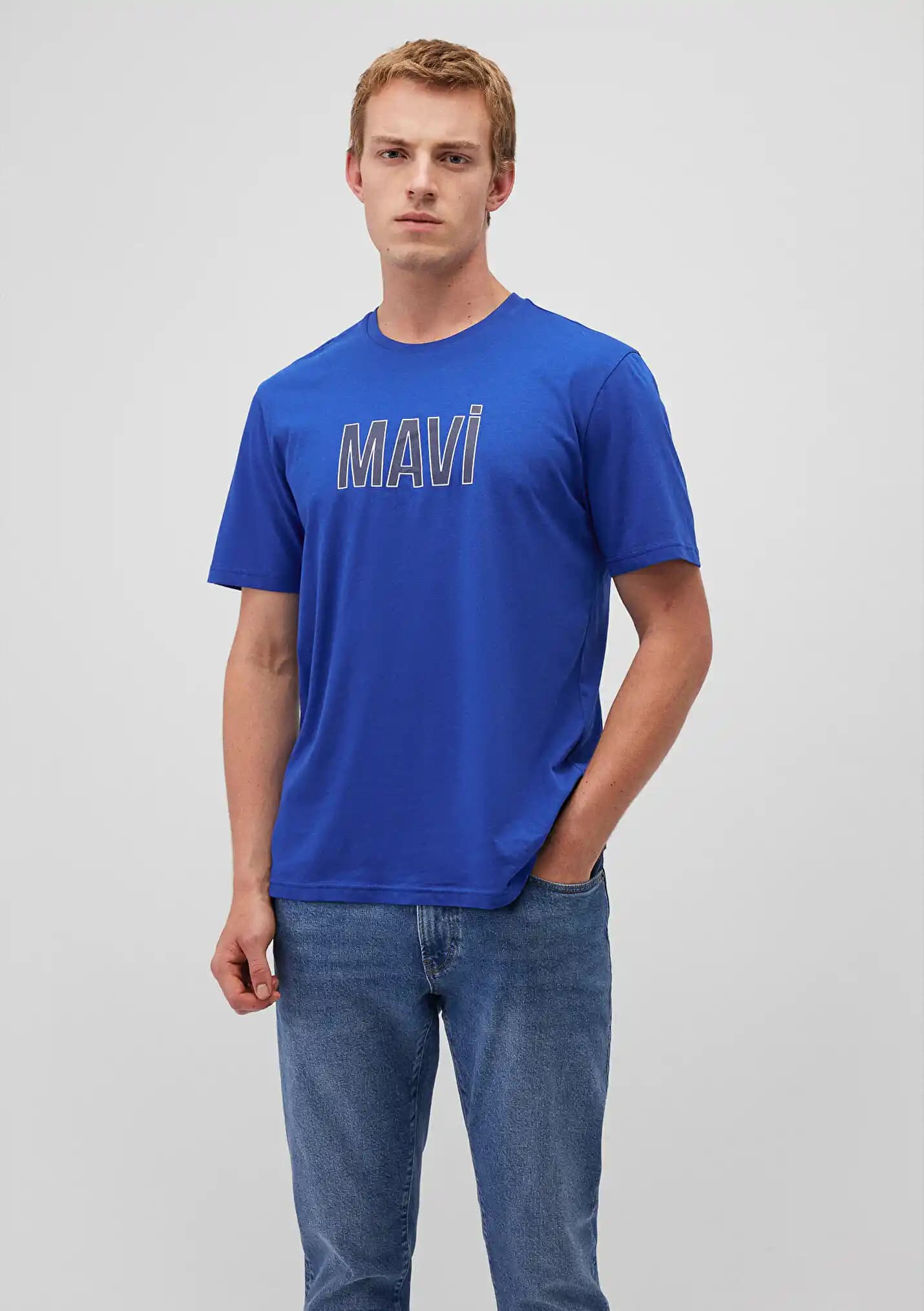 Moda Dünyasında Mavi Marka Tişörtlerin Renk ve Stil Anlayışında Yenilikçi Yeri ve Önemi