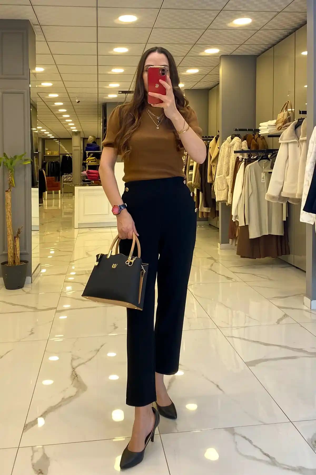 Moda Dünyasında Pantolonlar: Güncel Trendler ve Stil Rehberi