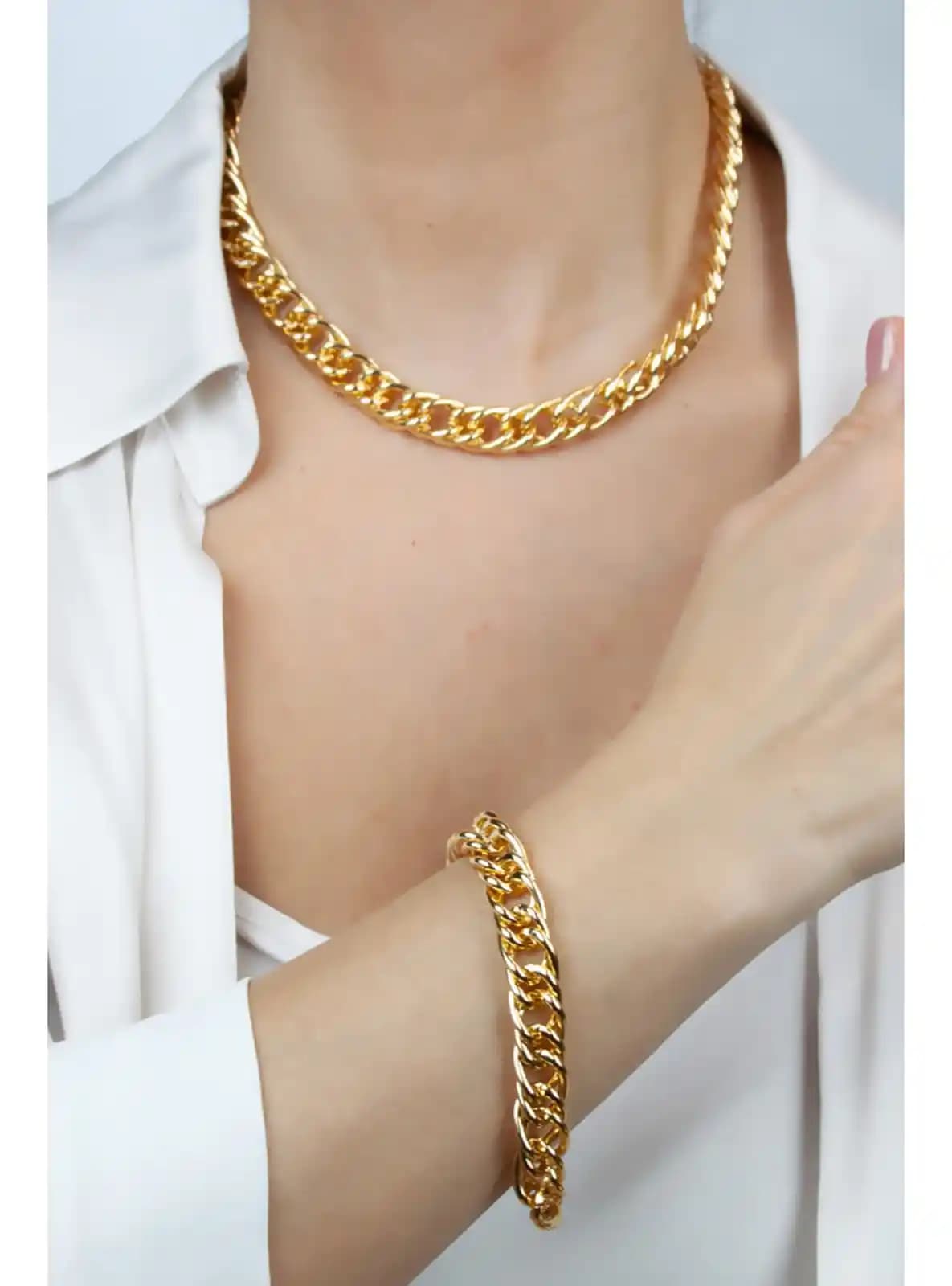 Moda Dünyasında Popülerlik Kazanan Kolye Bileklik Setleri ve Stil Önerileri