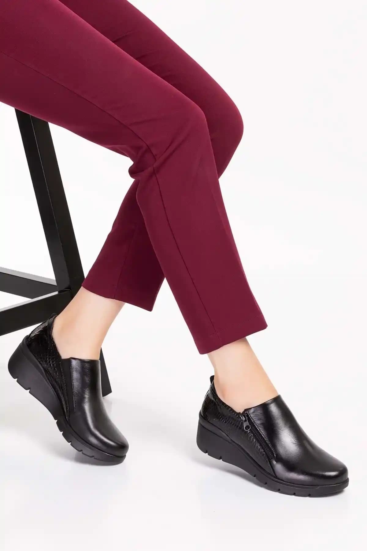 Moda Dünyasında Rahat Ayakkabılar: Şıklık ve Konforun Buluşması