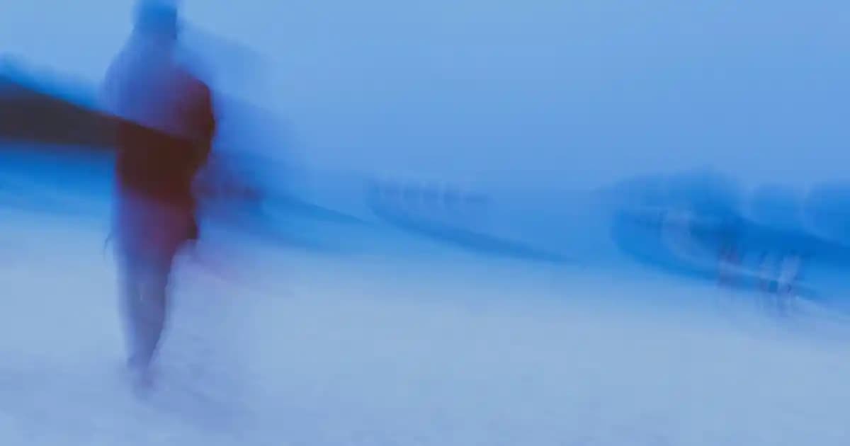 Moda Dünyasında Rahatlık ve Şıklığın Buluştuğu Mavi Jean ve Bayan Sweatshirt Trendleri