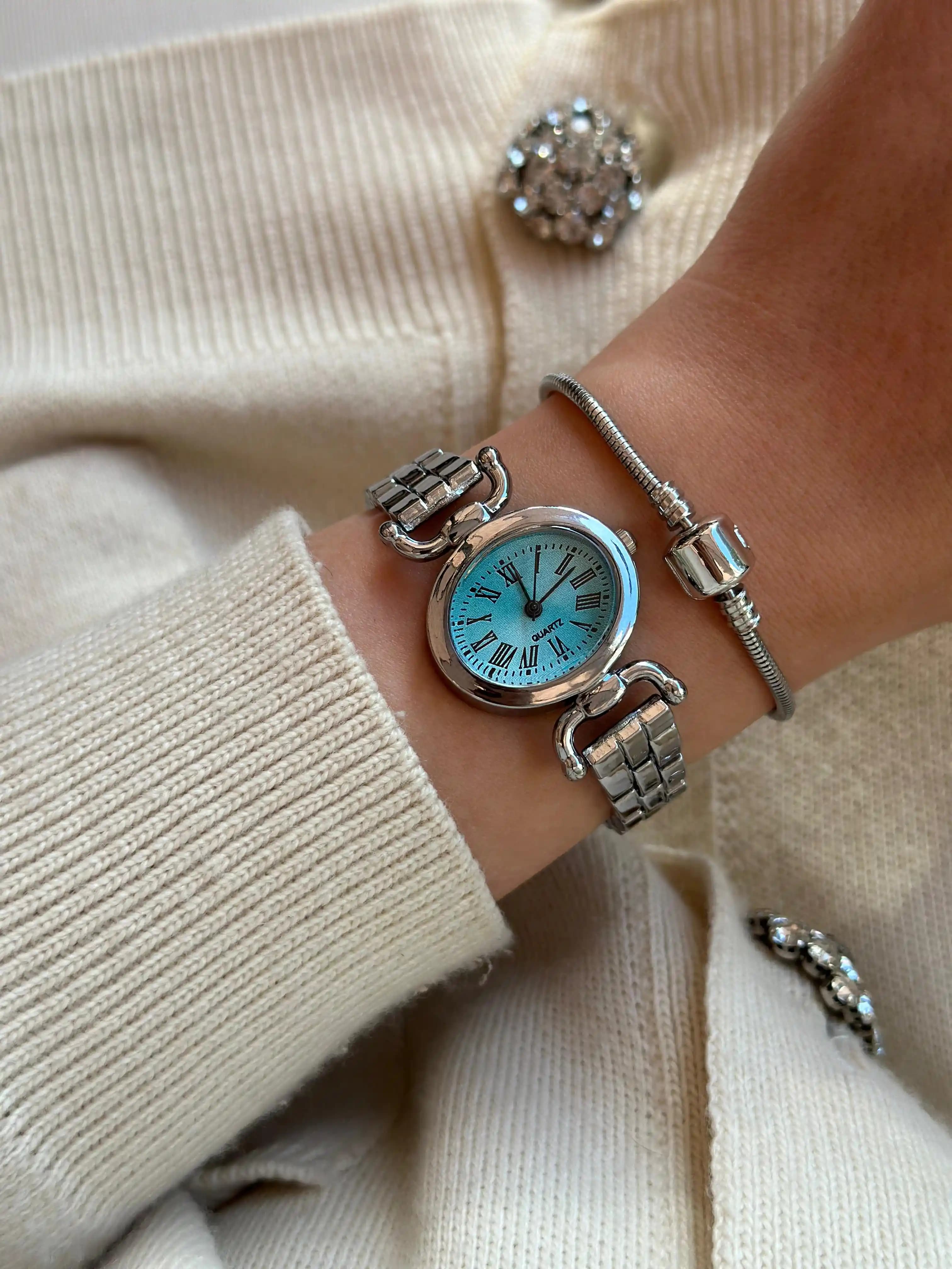 Moda Dünyasında Saat Setleri: Şıklık ve Fonksiyonelliğin Mükemmel Buluşması